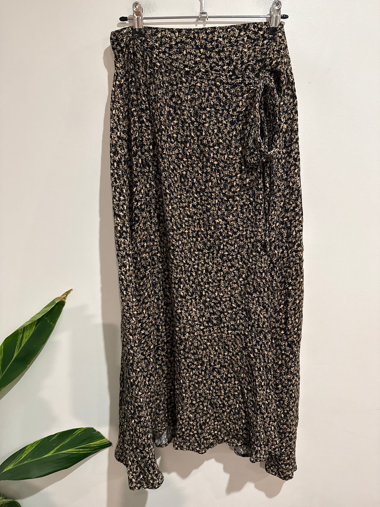 Amuse Midi Wrap Skirt Size M