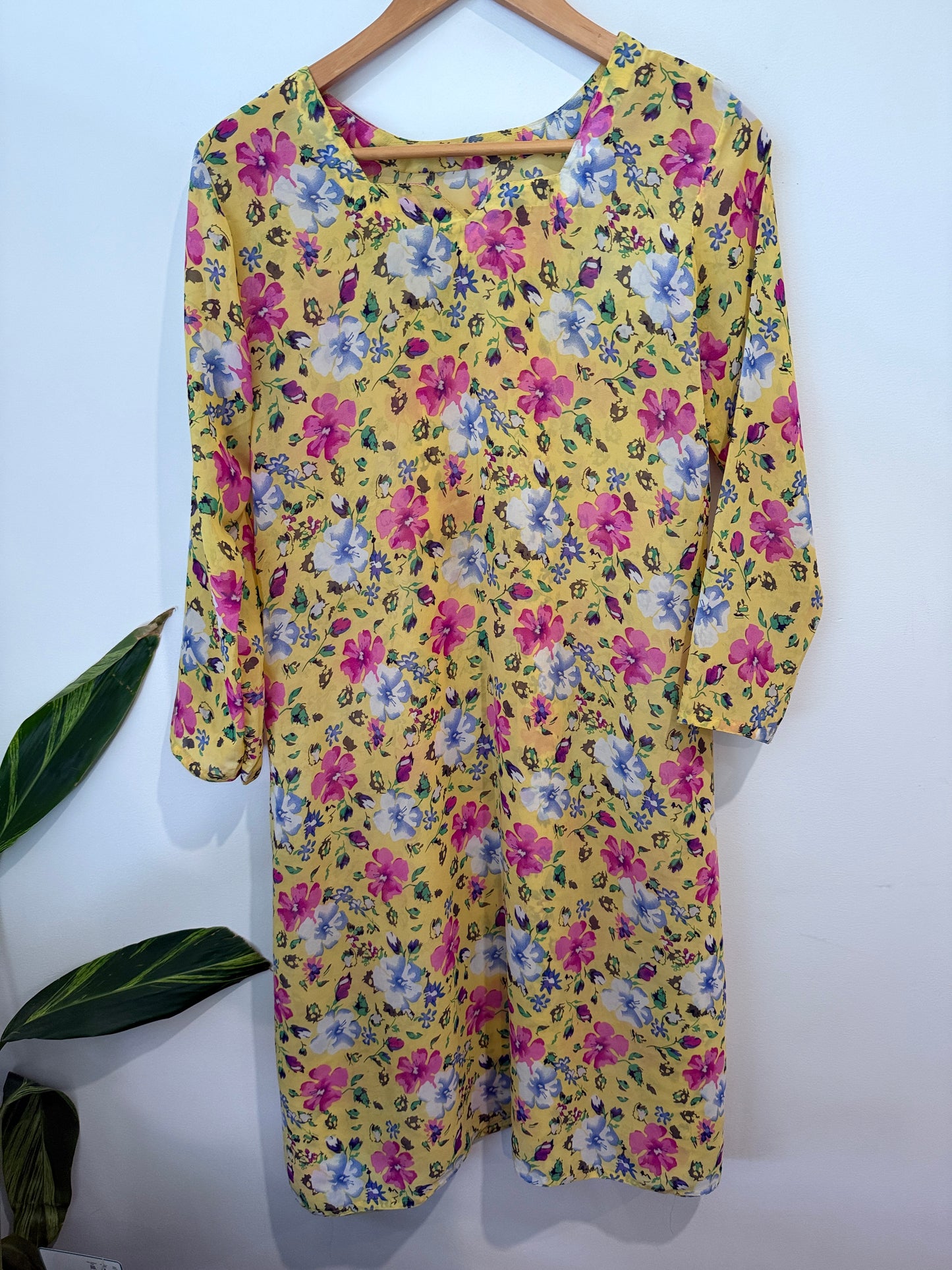 Brand Unknown Size U/Arm to U/Arm 50cm Yellow Floral Print Shift Dress