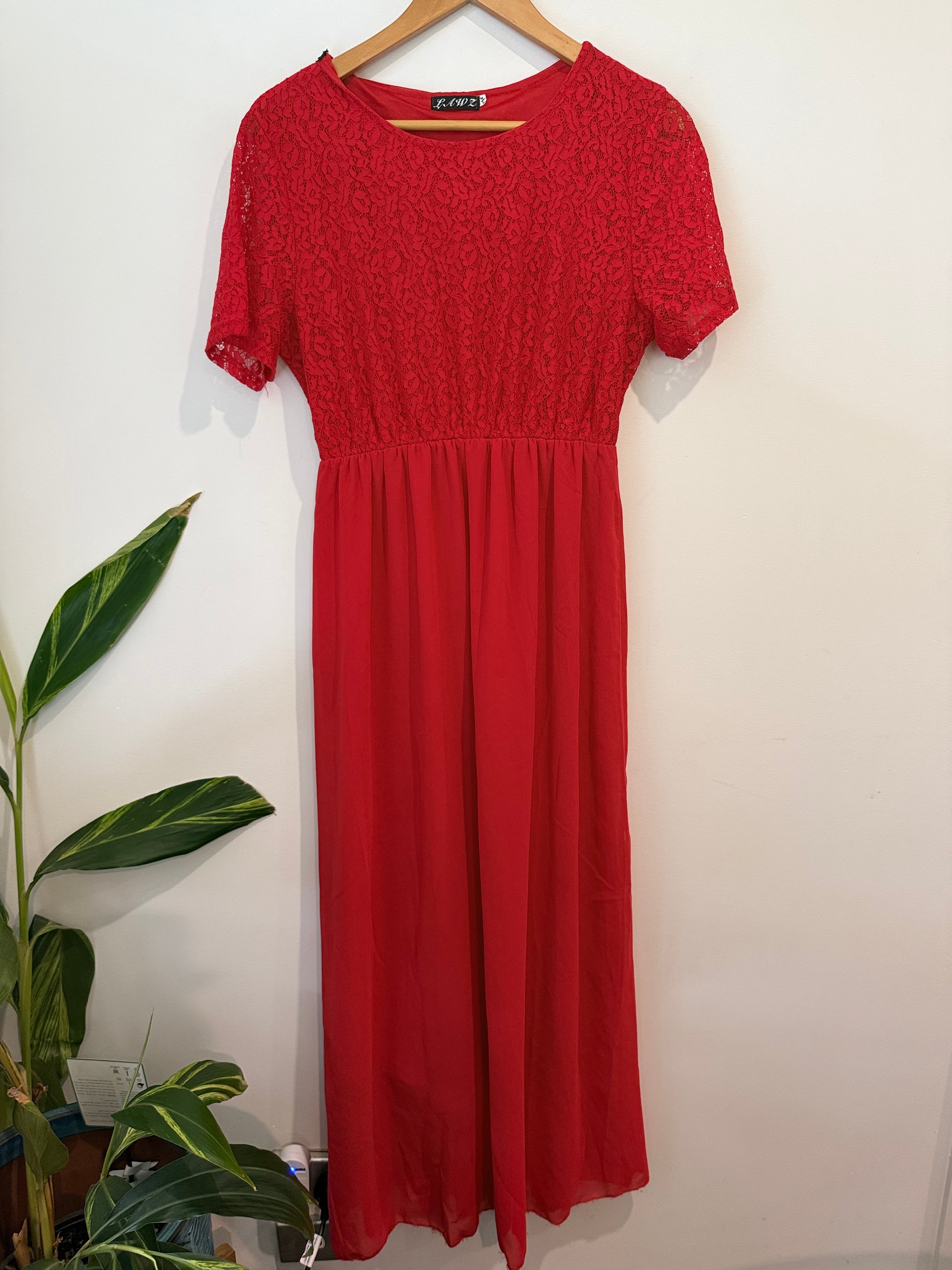 Lawz Size M | U/Arm to U/Arm 46cm Lace Bodice Maxi Dress