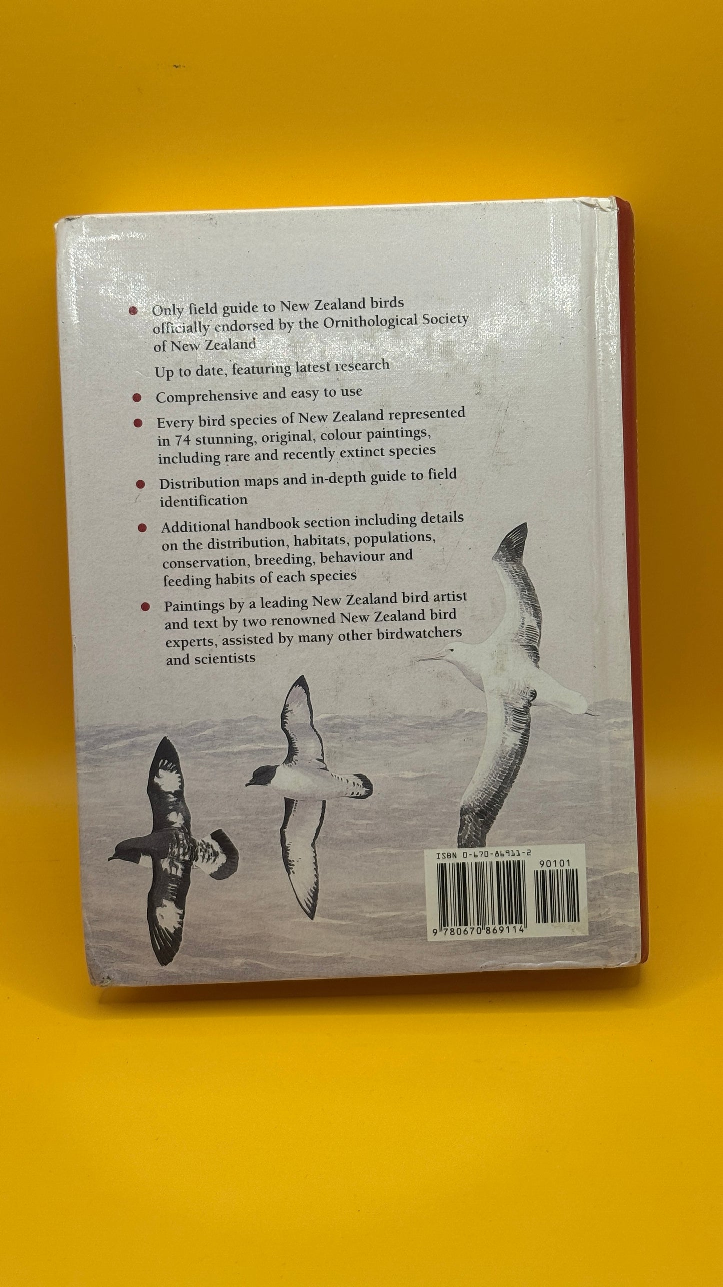 Field Guide to the Birds of New Zealand by Barrie Heather and Hugh Robertson