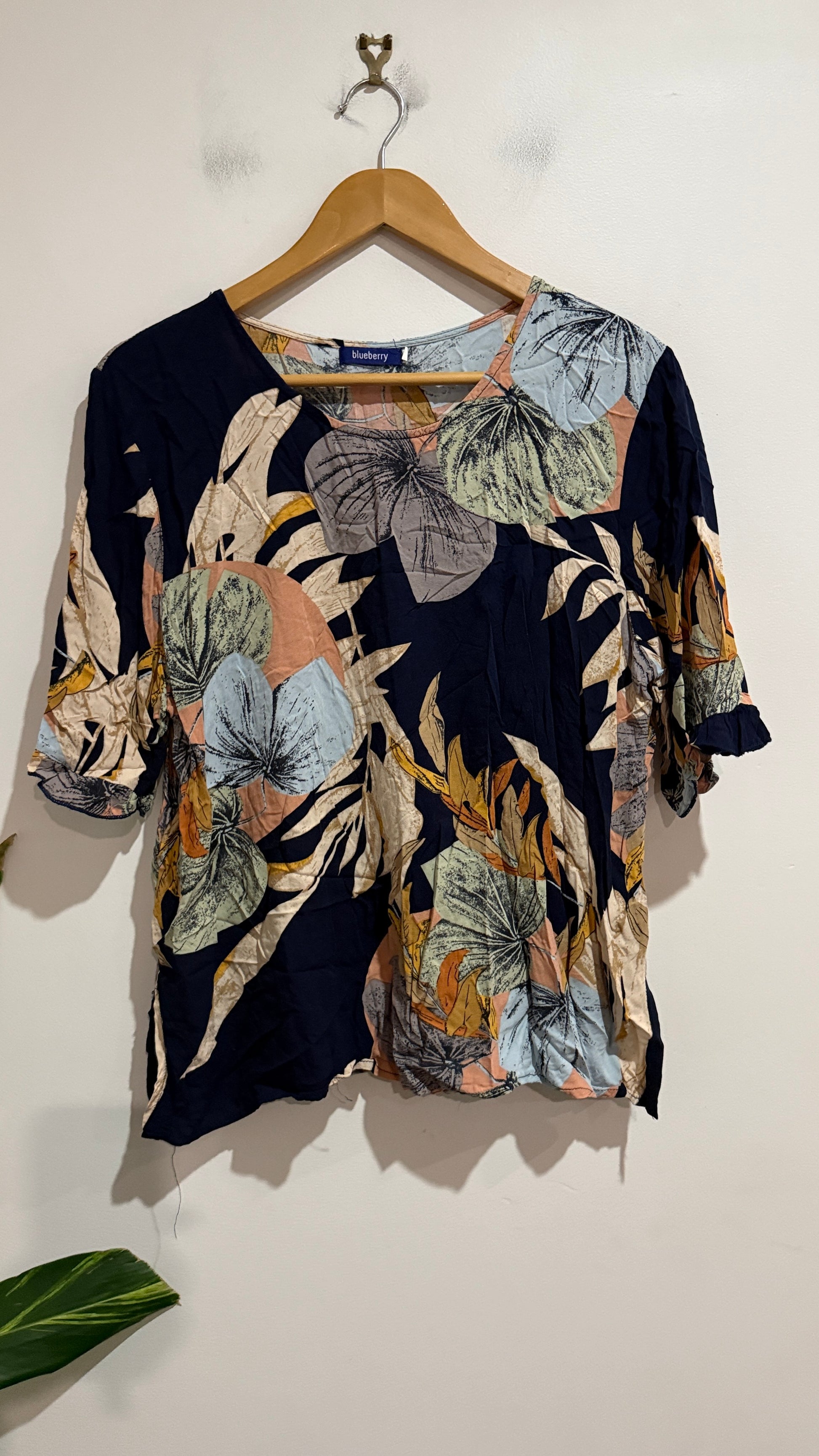 Blueberry Size L/XL | U/Arm to U/Arm 57cm Tropical Leaf Print Top