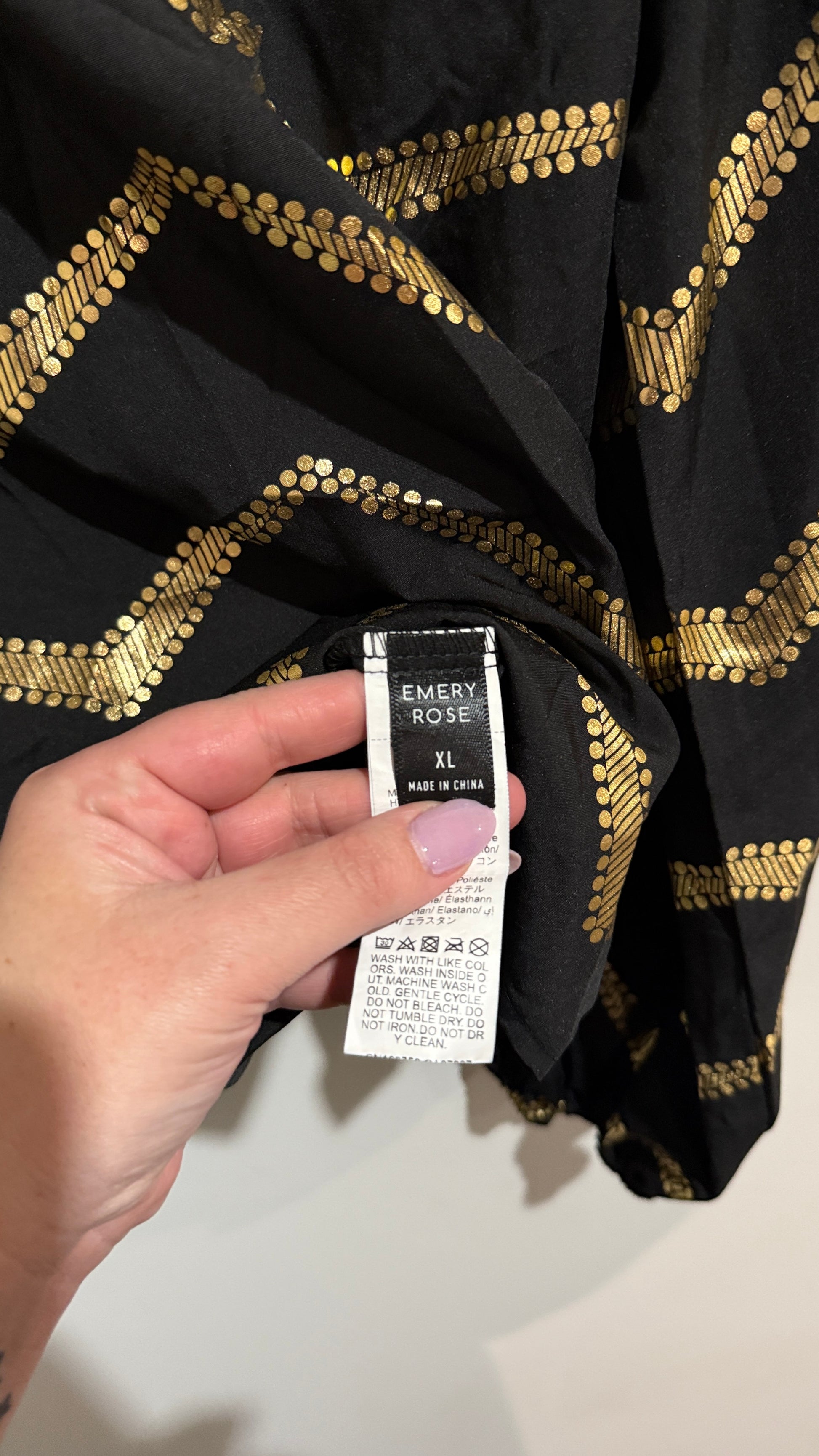 Emery Rose Size XL Chevron Print Shirt