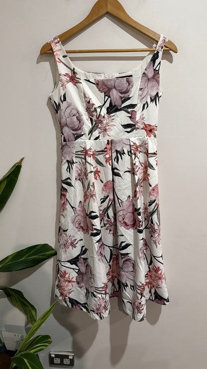 Pagani Size 8 Floral Print Fit And Flare Dress