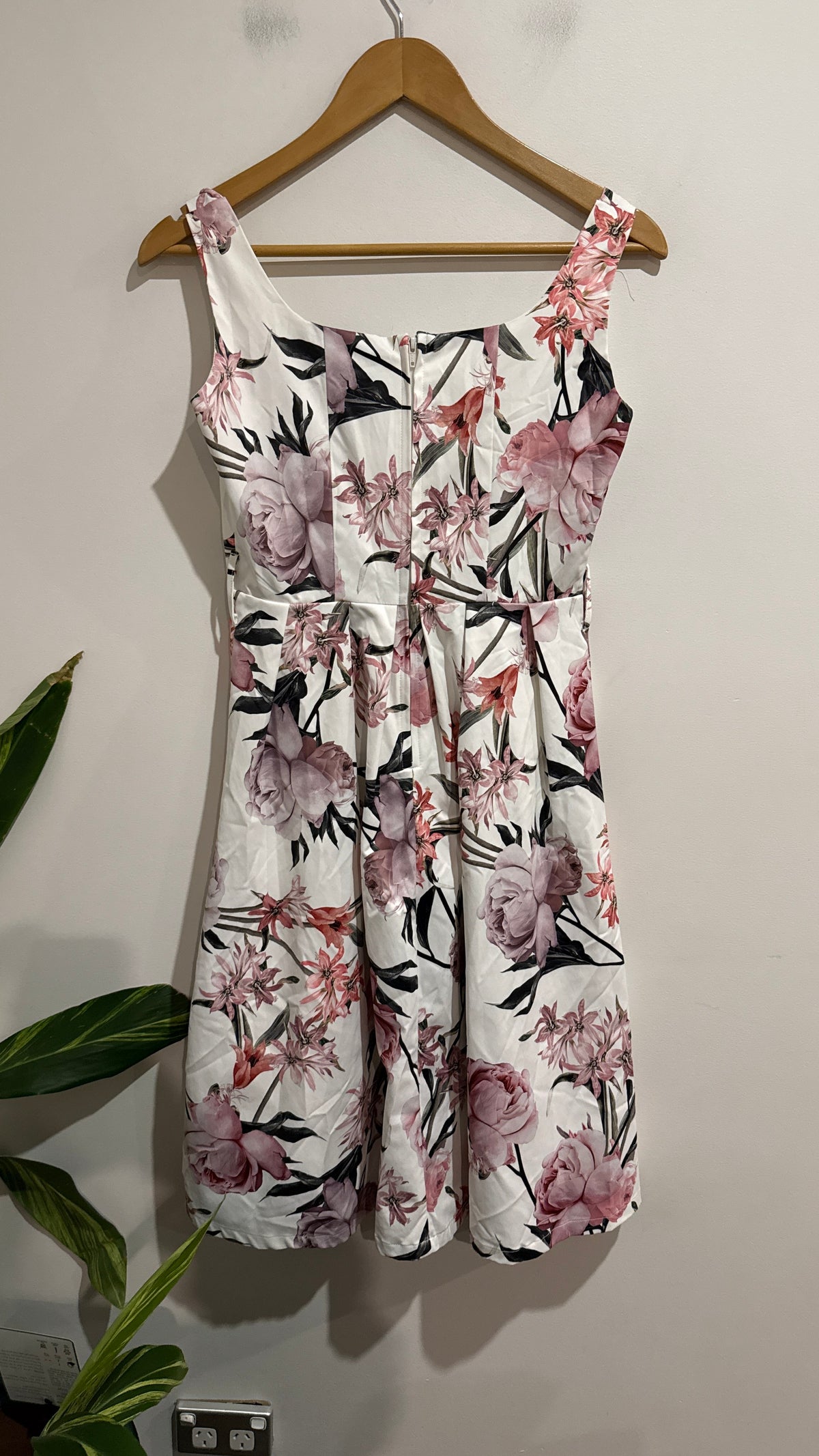 Pagani Size 8 Floral Print Fit And Flare Dress