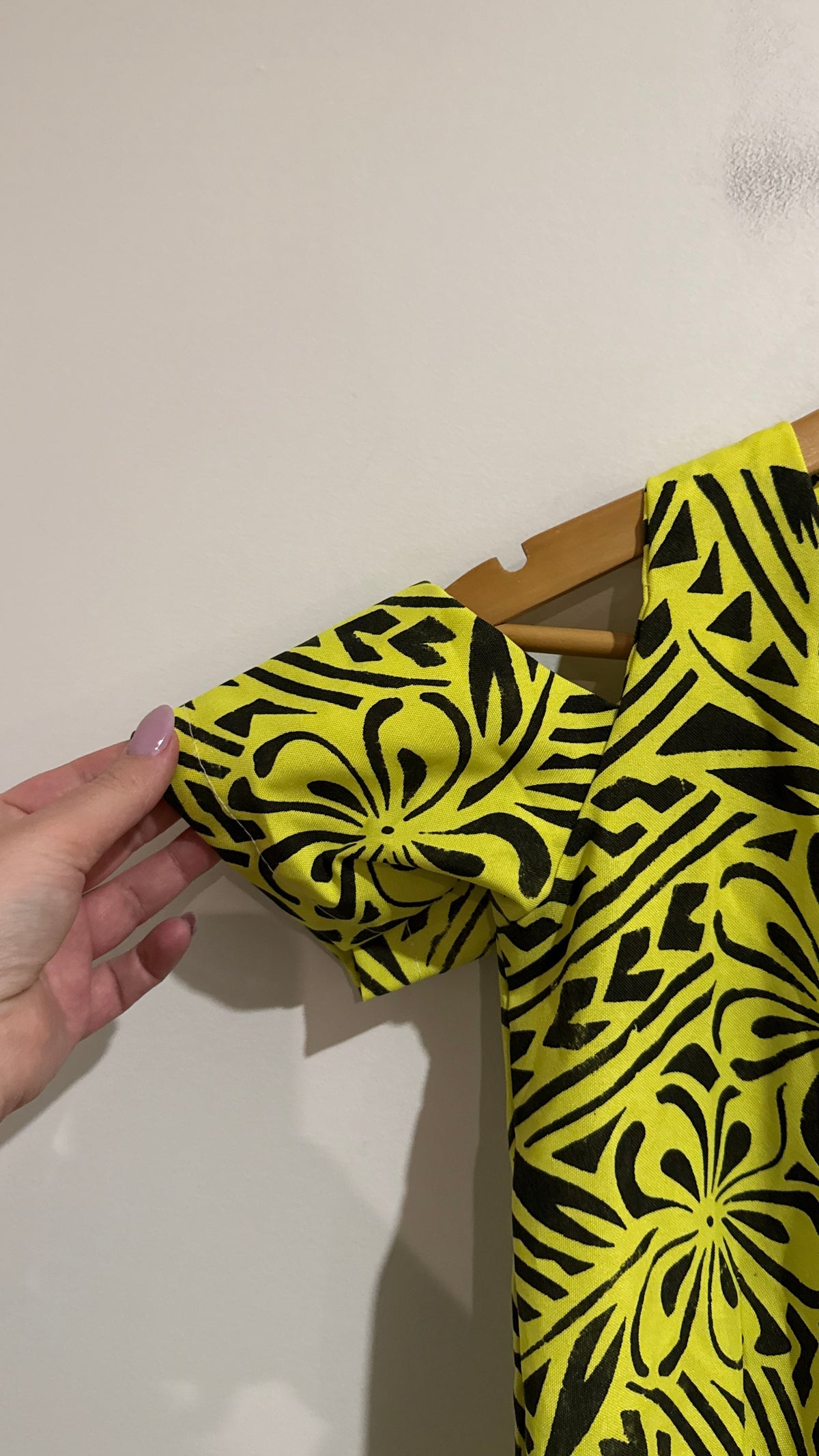 Brand Unknown Size: U/Arm to U/Arm 43cm Cold Shoulder Skater Dress