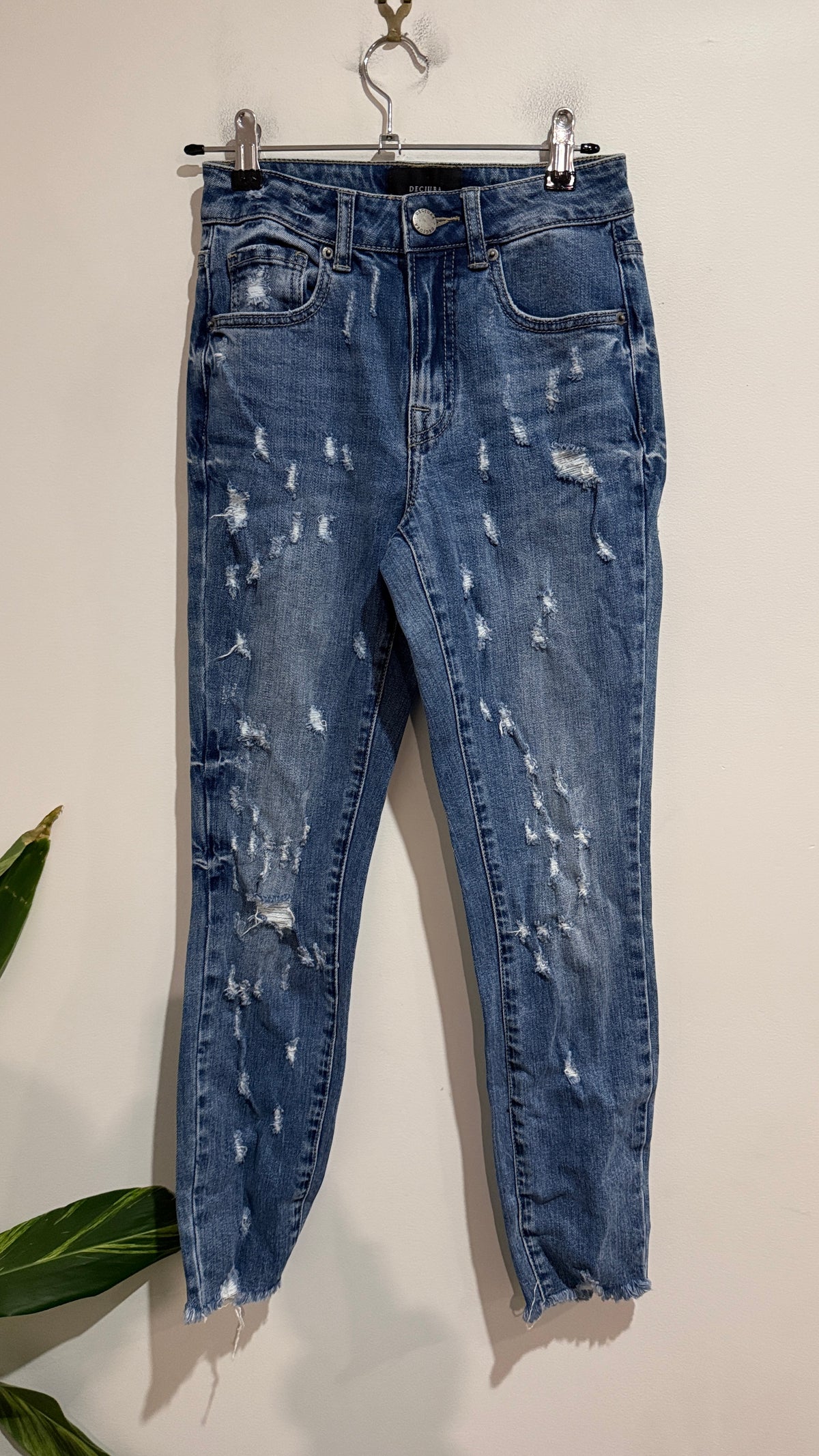 Decjuba Denim Size 6 Distressed Skinny Jeans