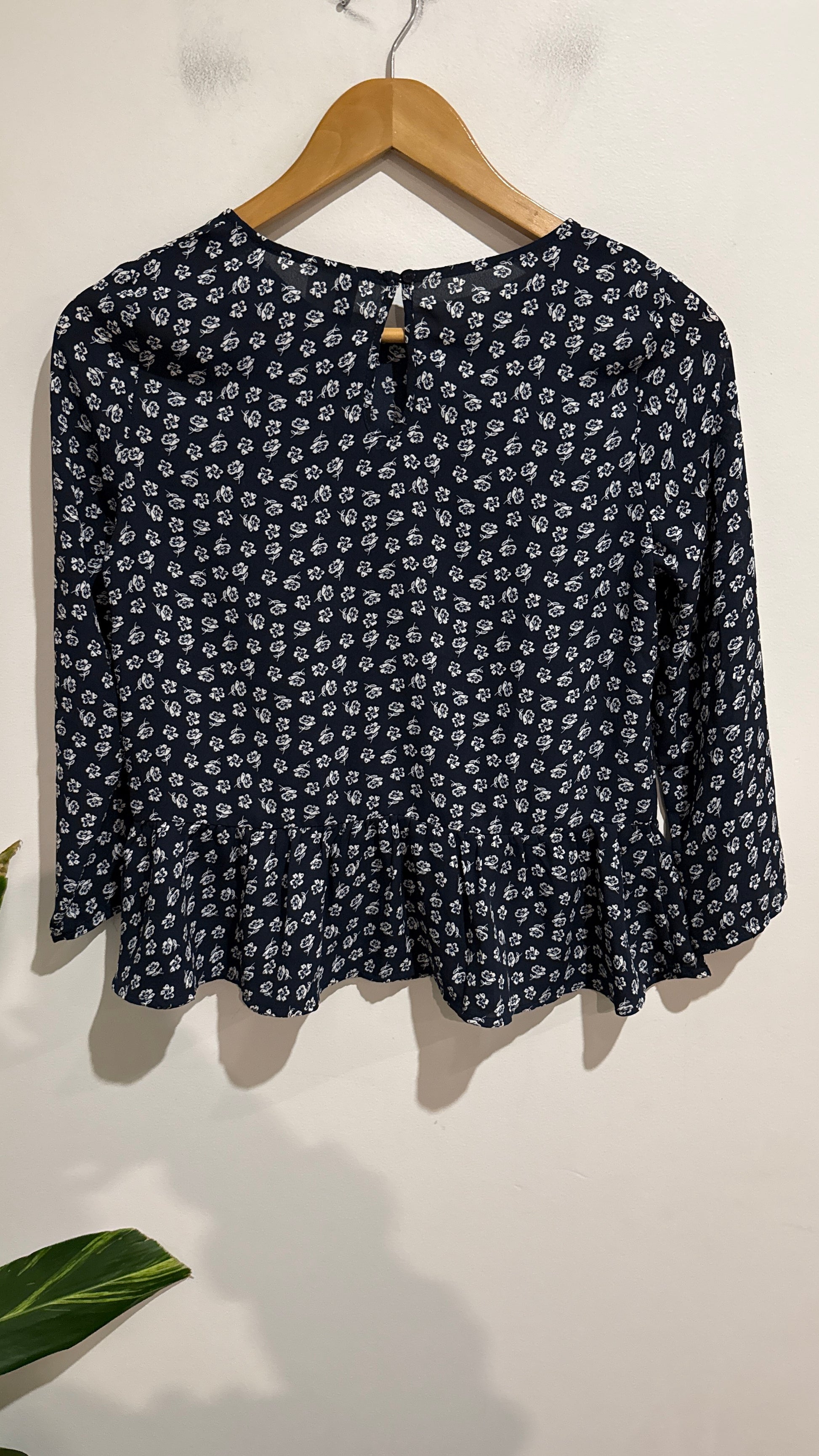 Brand Unknown Long-sleeve Shirt Size 8 | 34