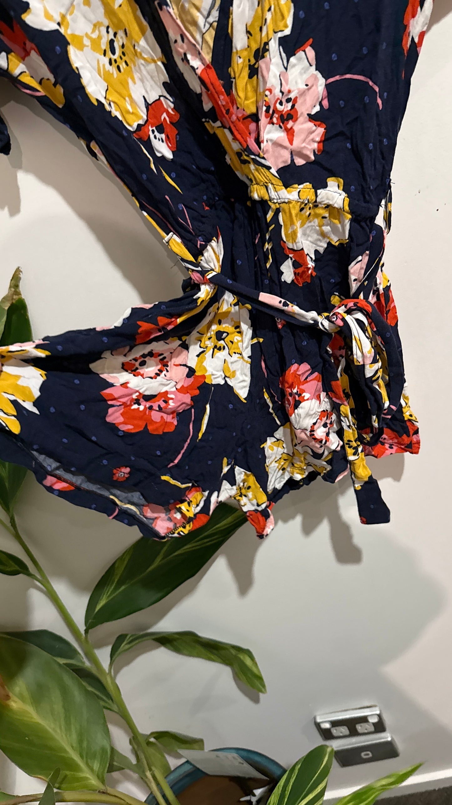 Brand Unknown Short-sleeve Wrap Romper Size U/Arm to U/arm 43cm
