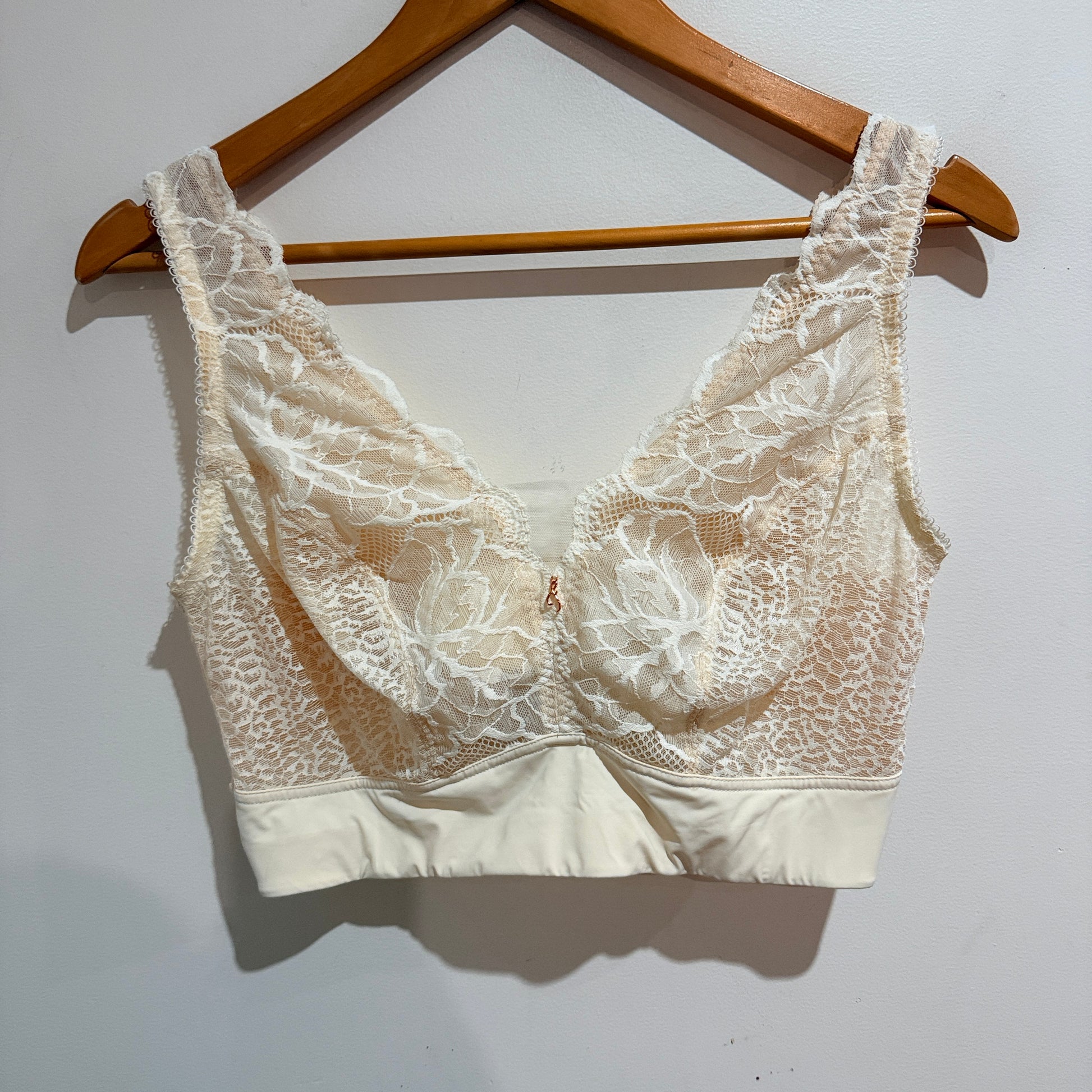 Playtexform Ivory Lace Bra Size 18DD