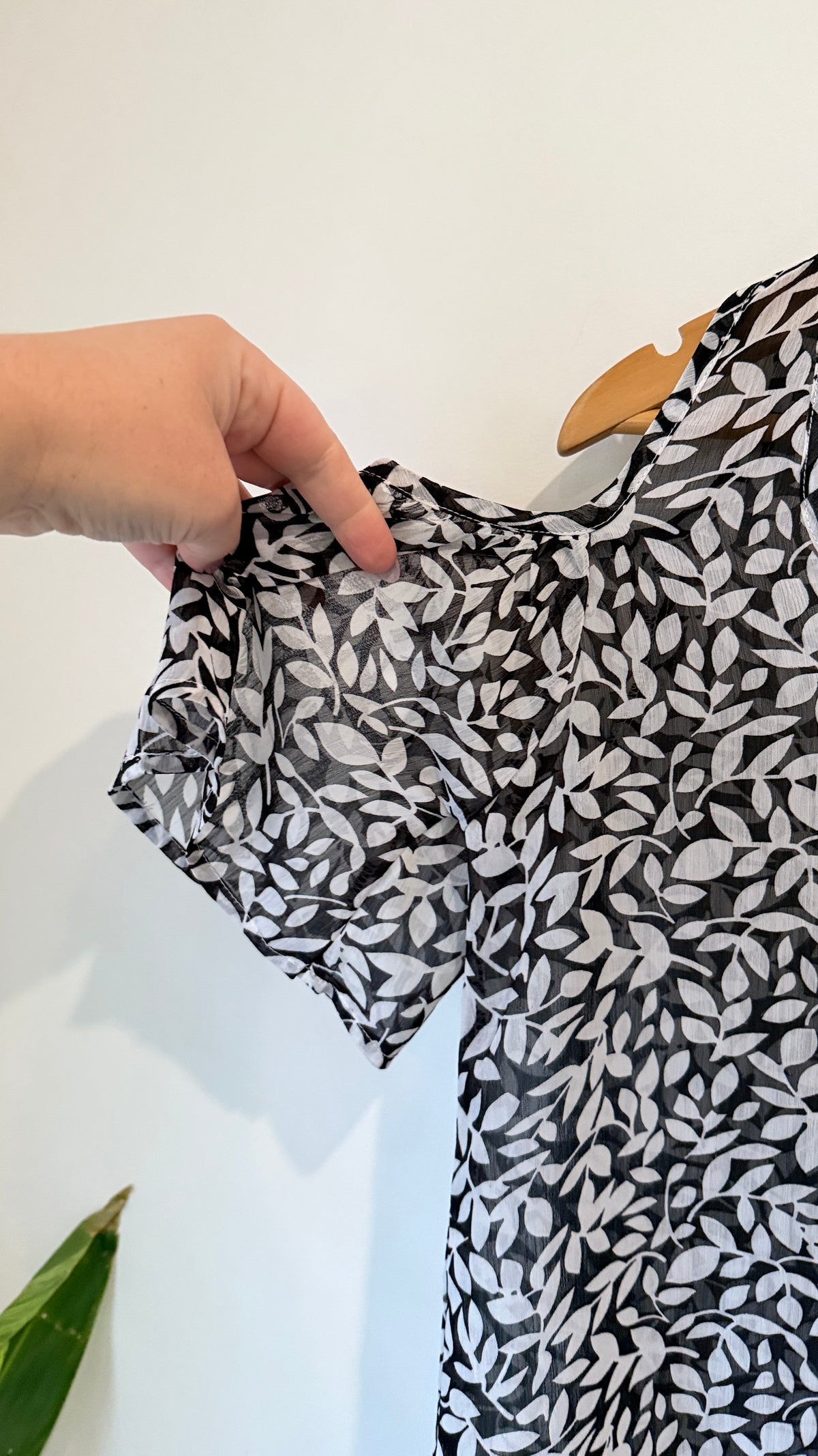 Shanton Cold Shoulder Leaf Print Blouse Size 8