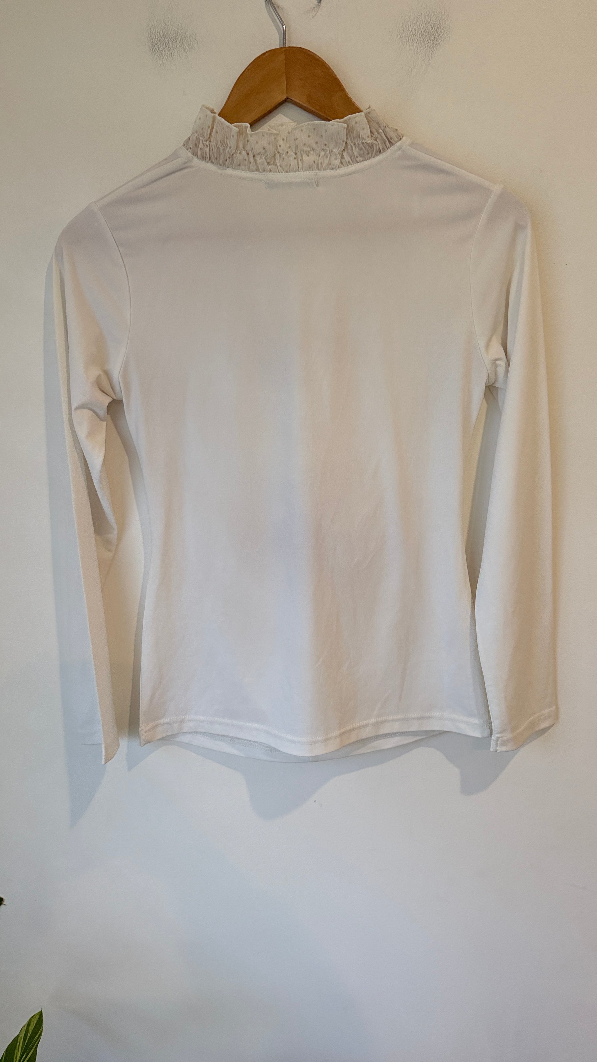 Pleu Voir Ruffle Trim Blouse Size U/arm to U/arm 42cm