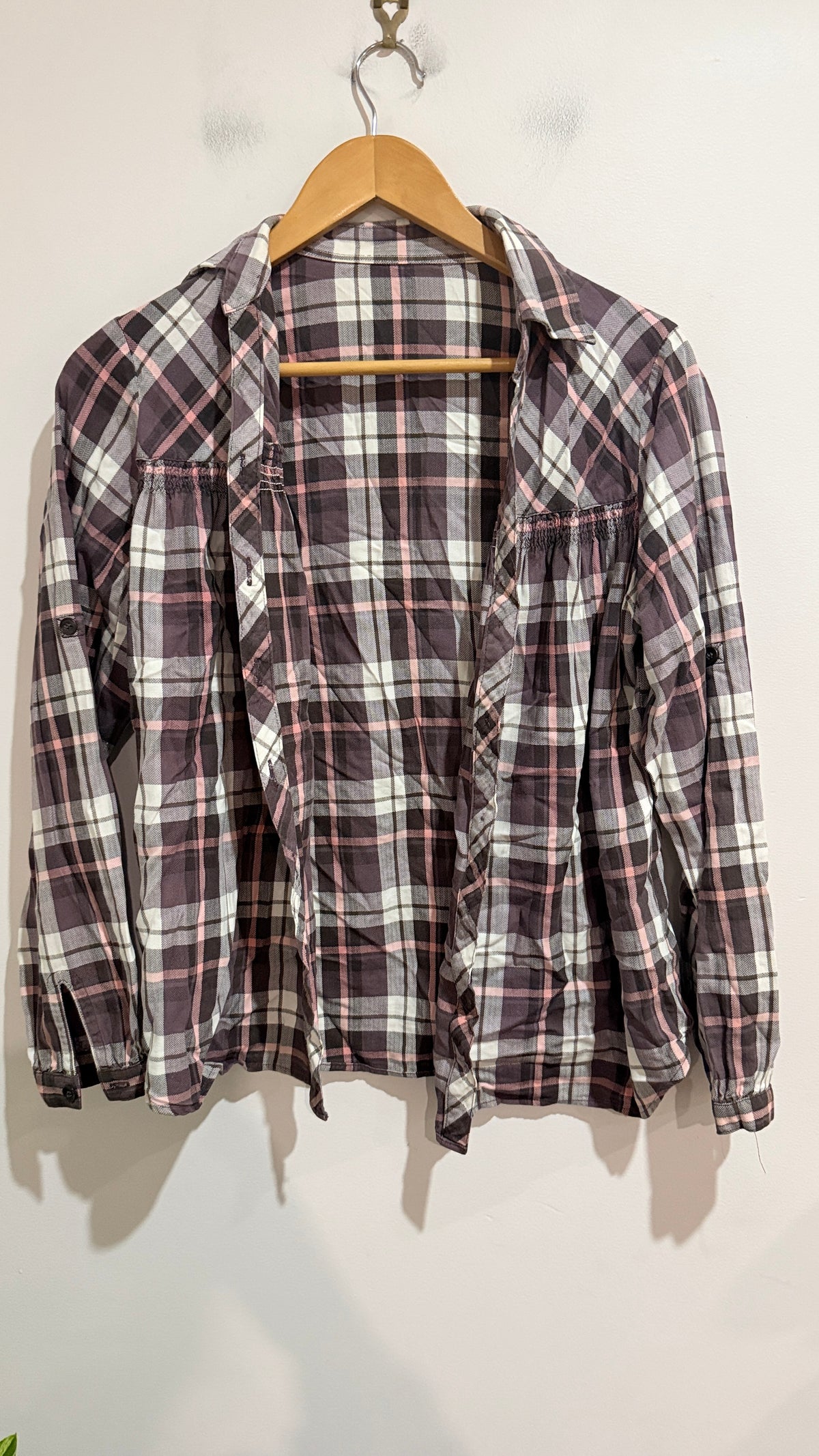 Brand Unknown Plaid Flannel Button-up Shirt Size U/arm to U/arm 48cm
