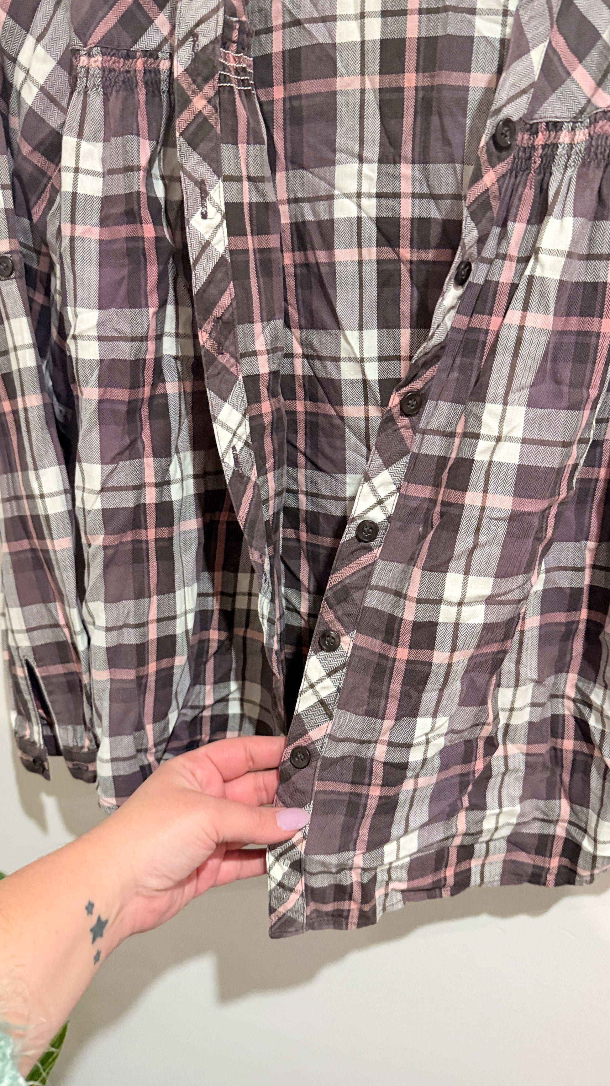 Brand Unknown Plaid Flannel Button-up Shirt Size U/arm to U/arm 48cm
