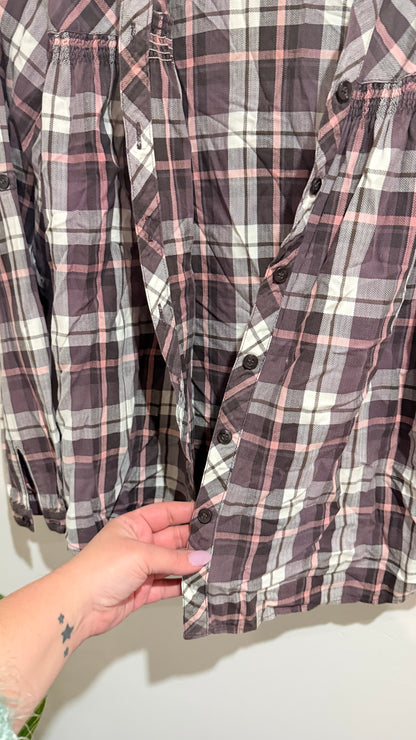 Brand Unknown Plaid Flannel Button-up Shirt Size U/arm to U/arm 48cm