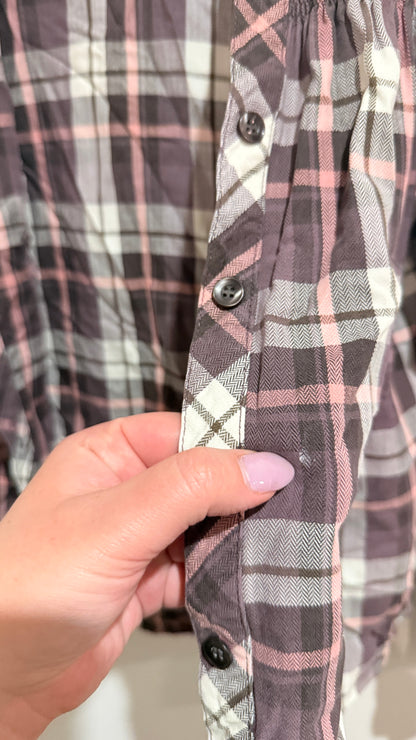 Brand Unknown Plaid Flannel Button-up Shirt Size U/arm to U/arm 48cm