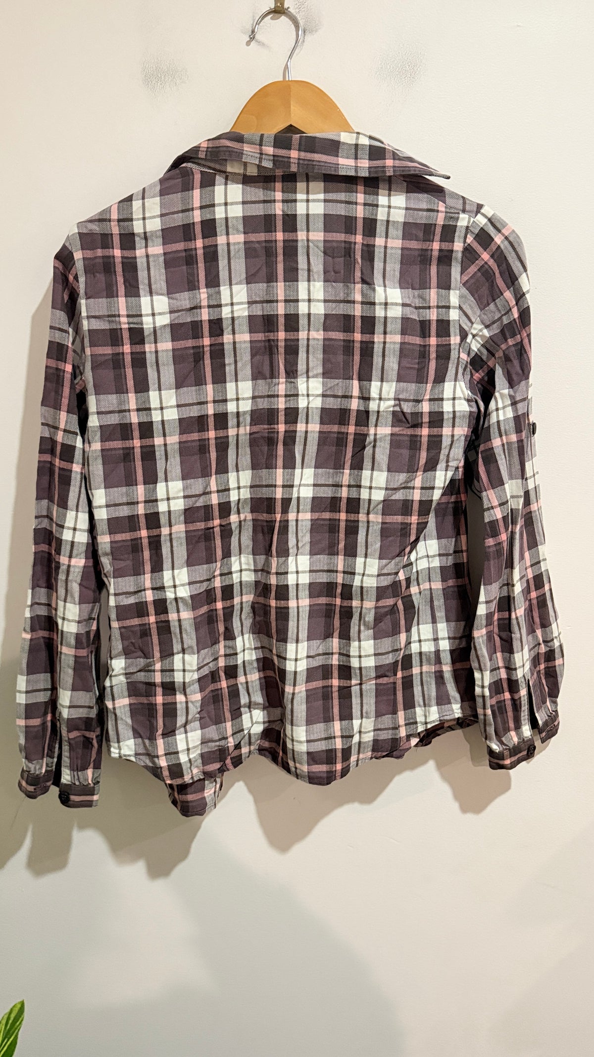 Brand Unknown Plaid Flannel Button-up Shirt Size U/arm to U/arm 48cm