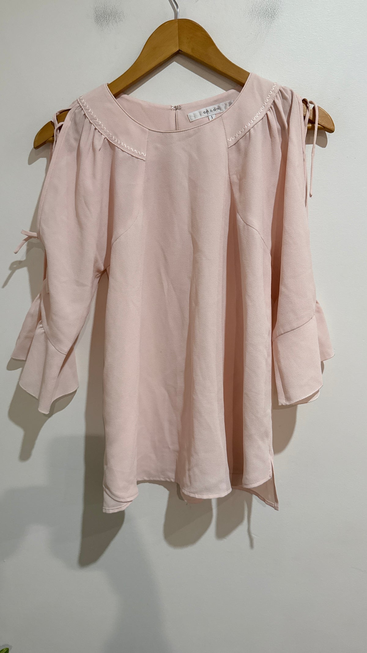 on & on Blush Pink Cold Shoulder Tie Sleeve Blouse Size 1 - 41cm u/arm