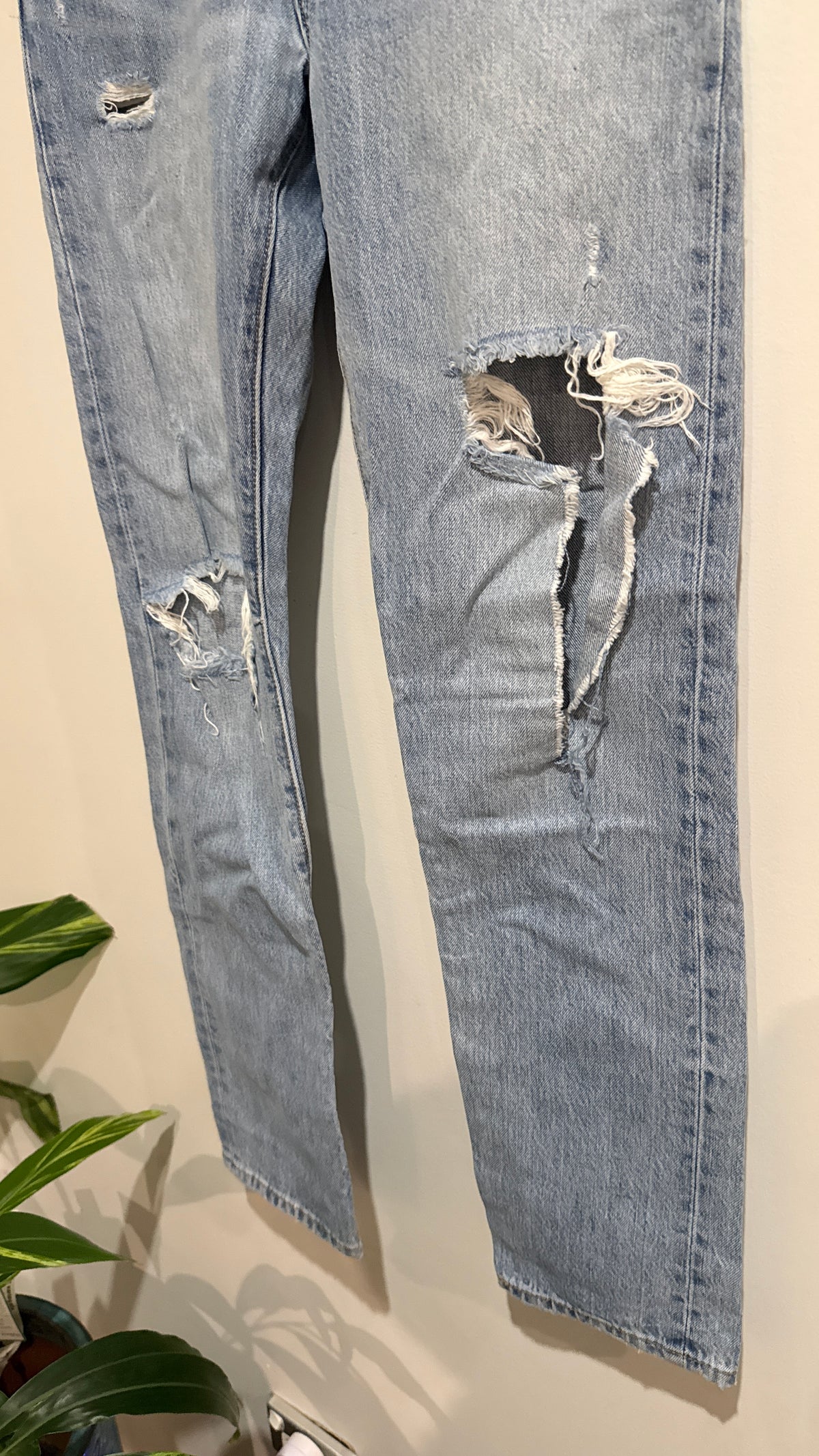 Vintage Levi's Light Wash Distressed Jeans Size W26 L32