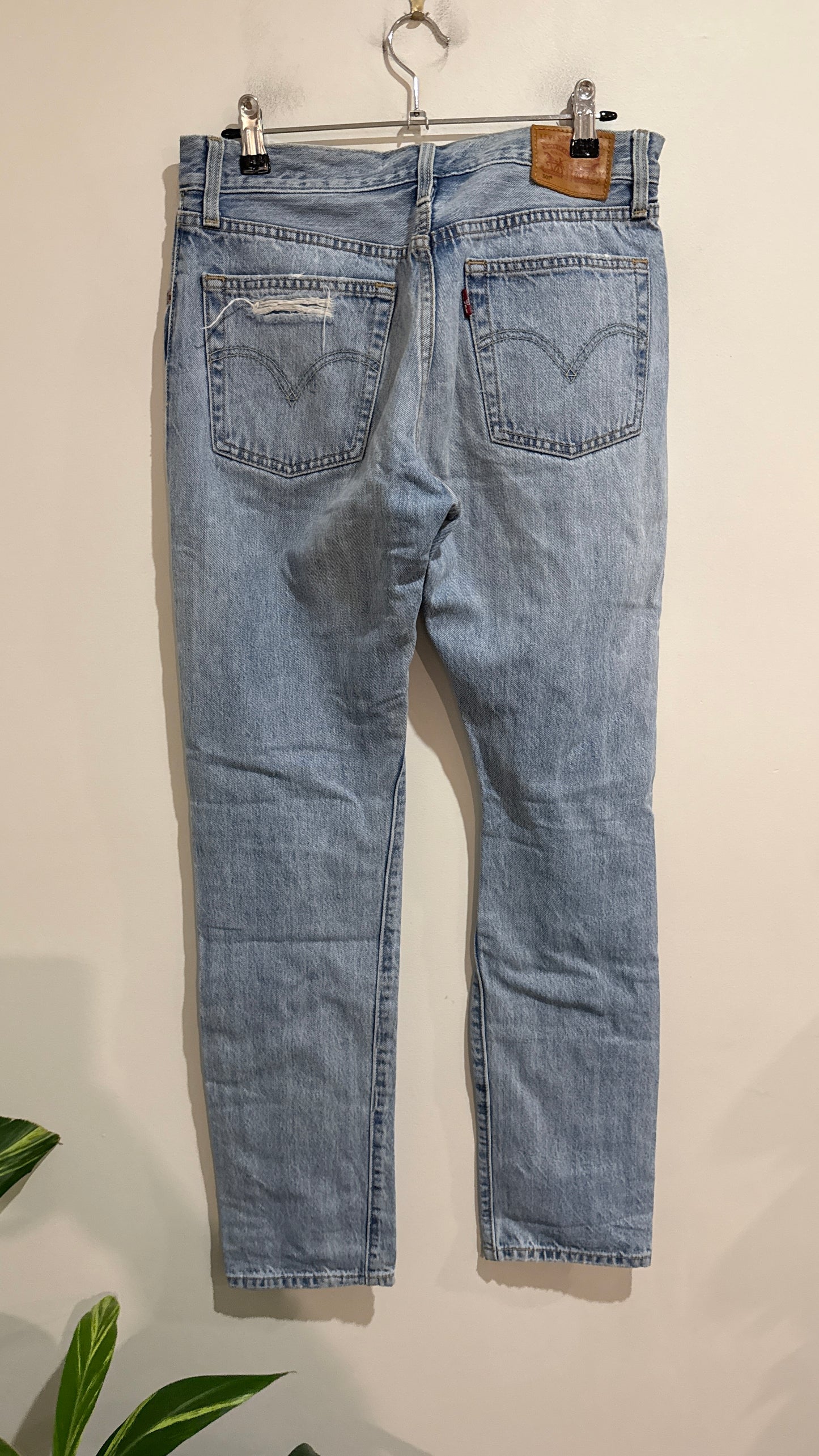 Vintage Levi's Light Wash Distressed Jeans Size W26 L32