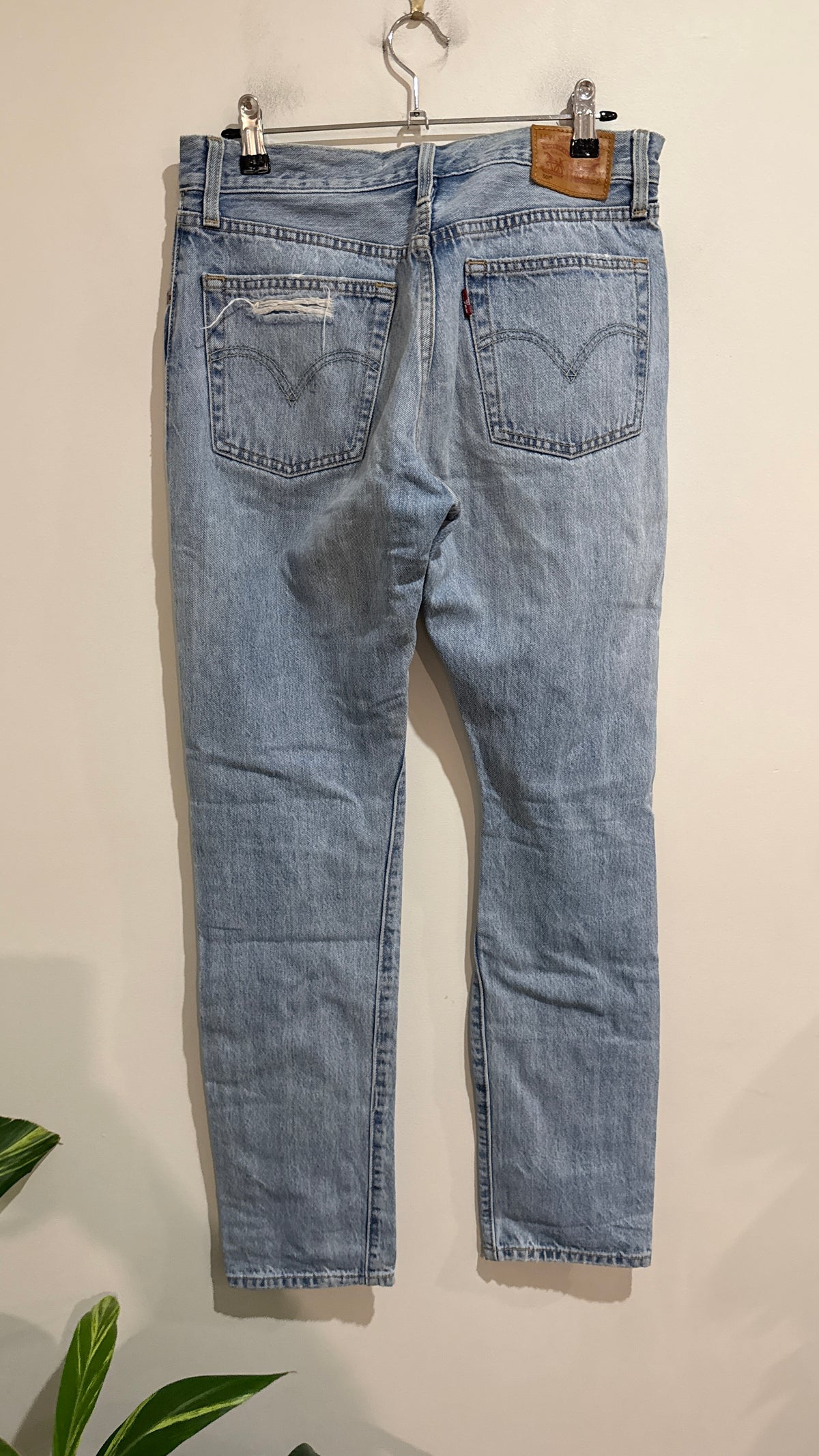 Vintage Levi's Light Wash Distressed Jeans Size W26 L32