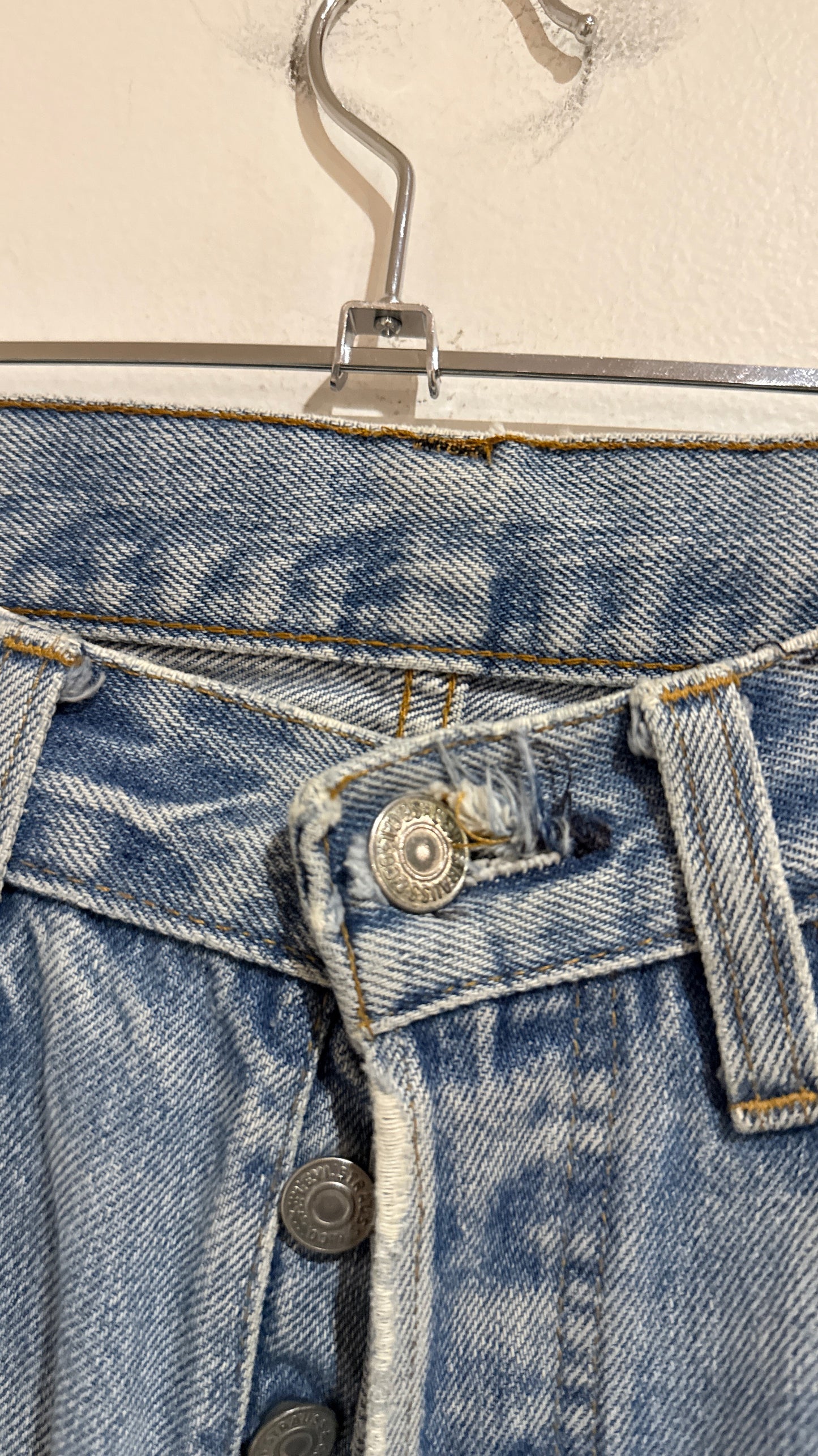Vintage Levi's 501 Vintage Light Wash Button Fly Jeans Size W30 L34