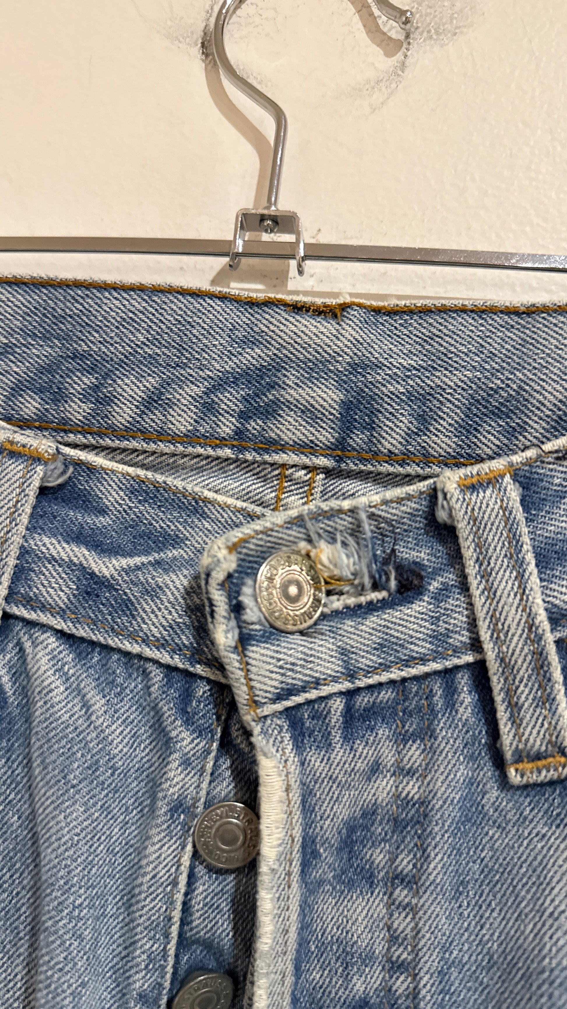 Vintage Levi's 501 Vintage Light Wash Button Fly Jeans Size W30 L34