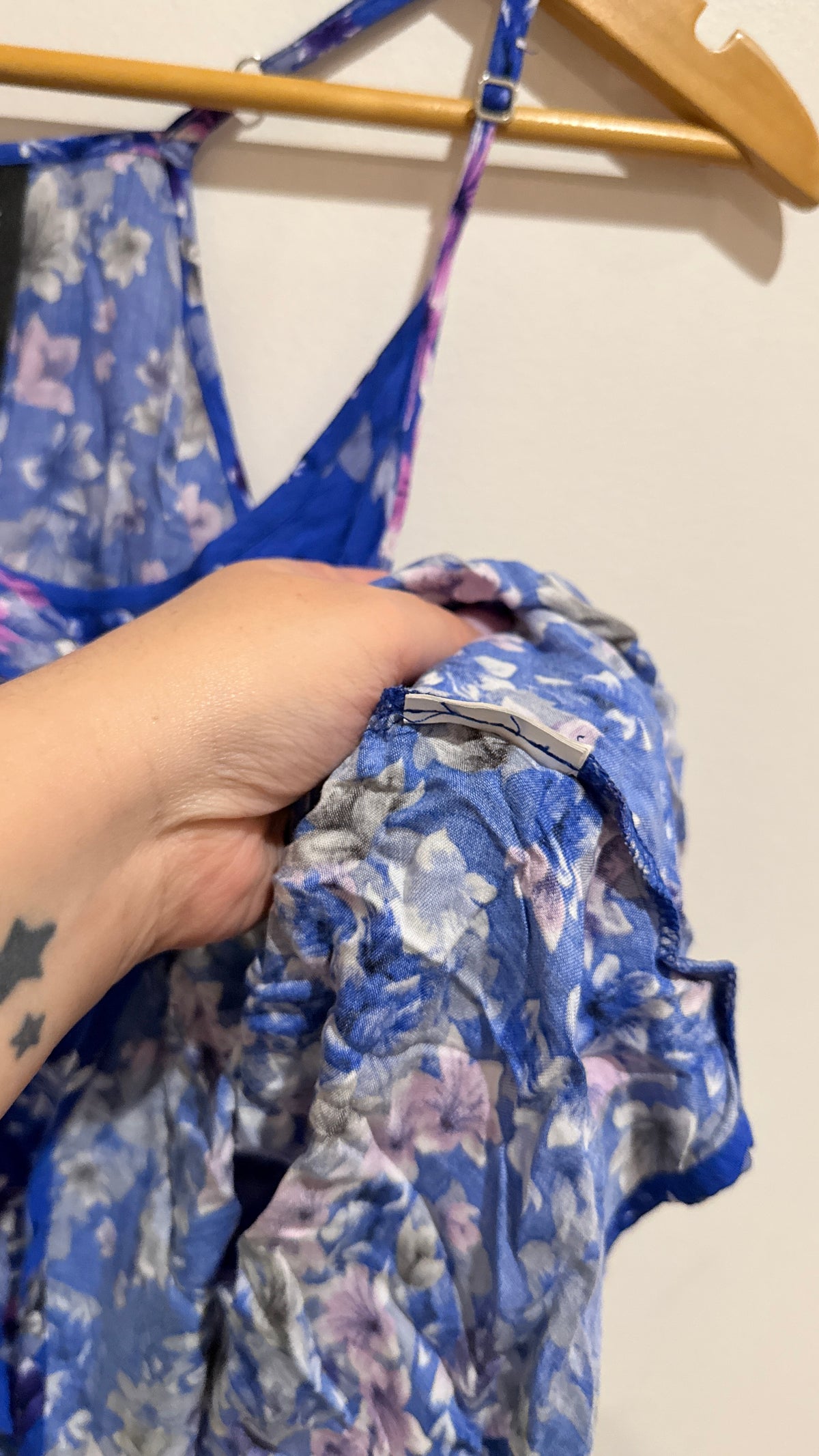 MINKPINK Size M Blue Floral Print Strappy Cami Top