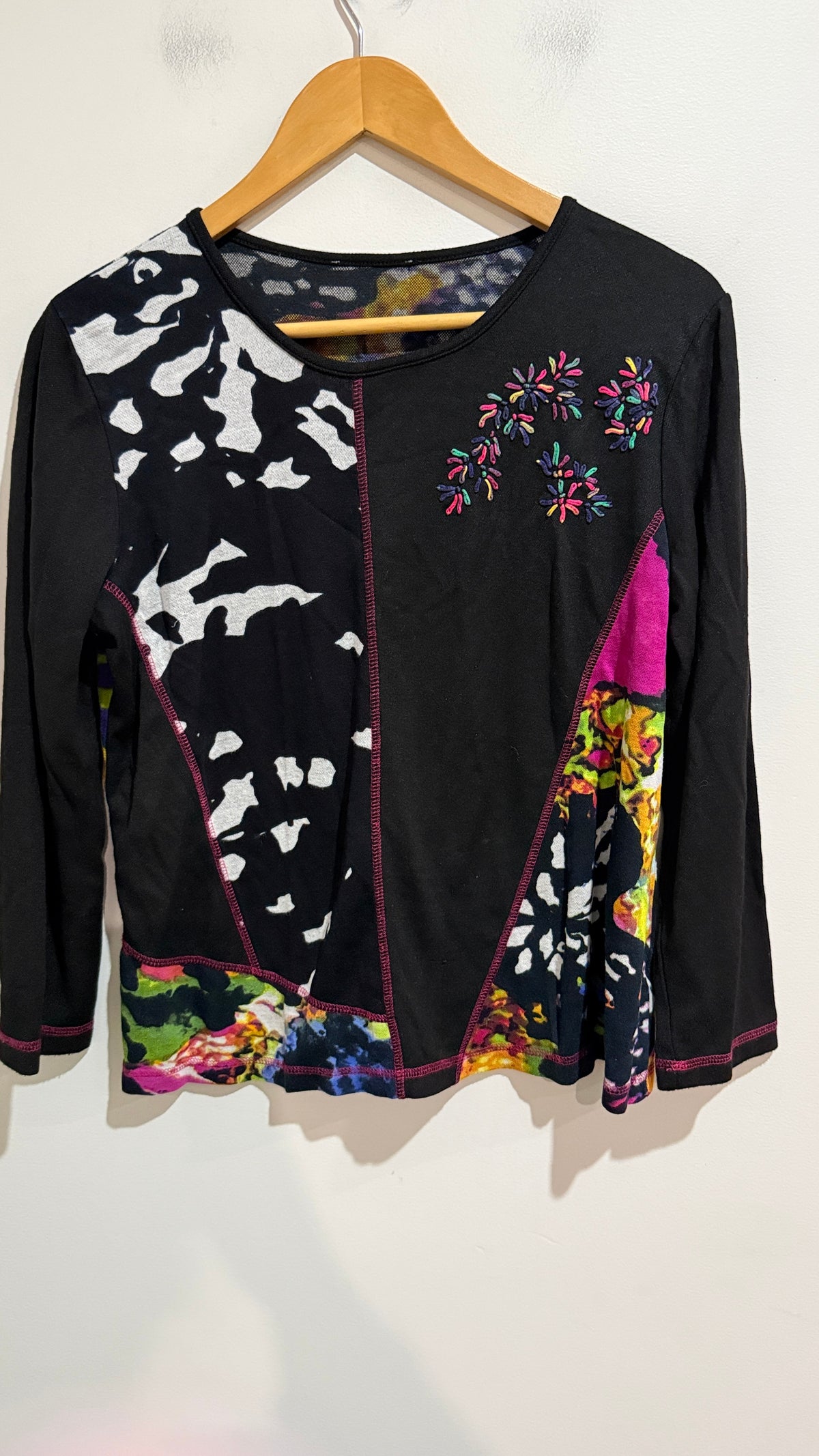 Brand Unknown Abstract Print Embroidered Long Sleeve Top Size M