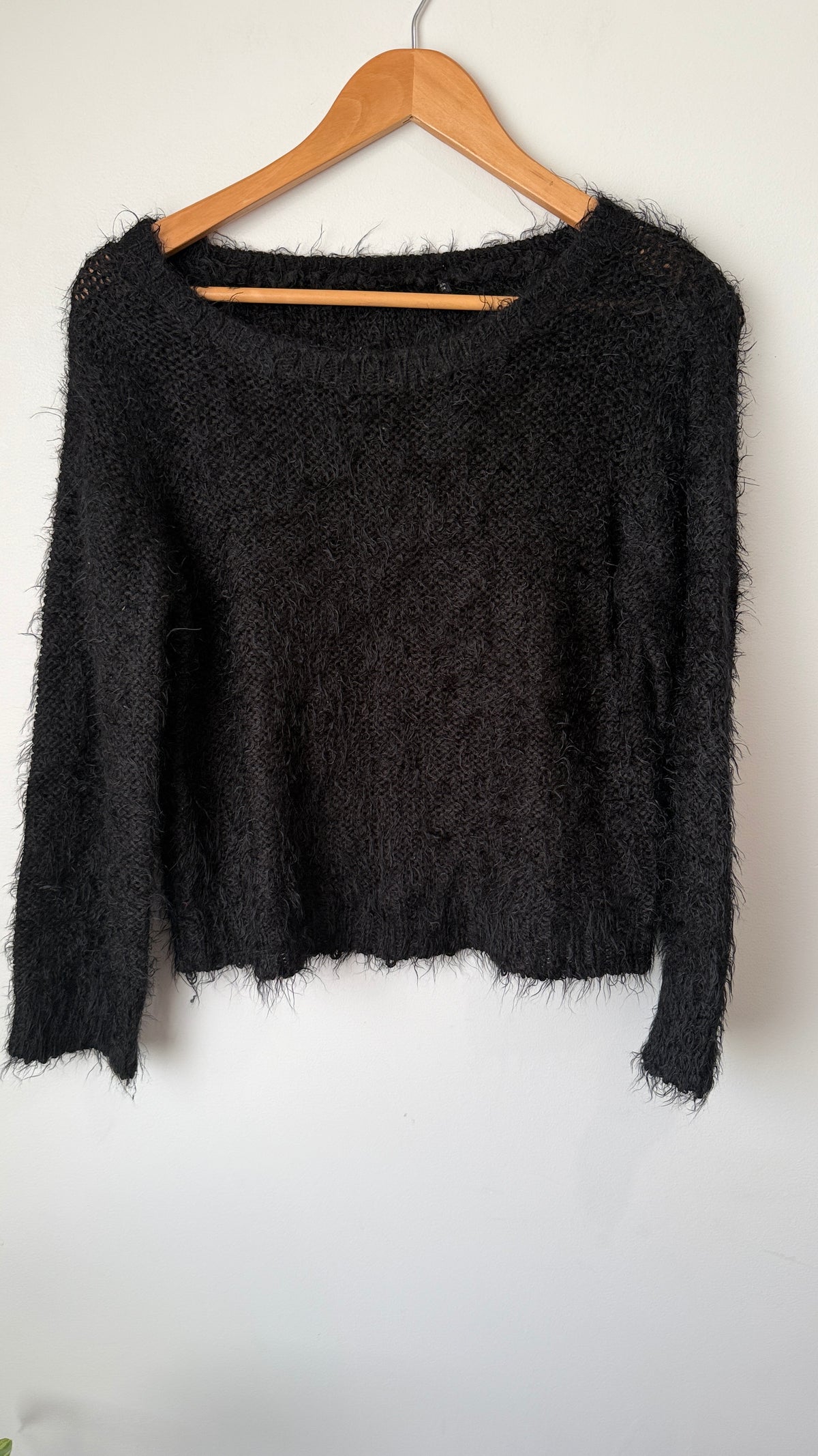 Brand Unknown Size U/Arm to U/Arm 50cm Fuzzy Eyelash Knit Sweater