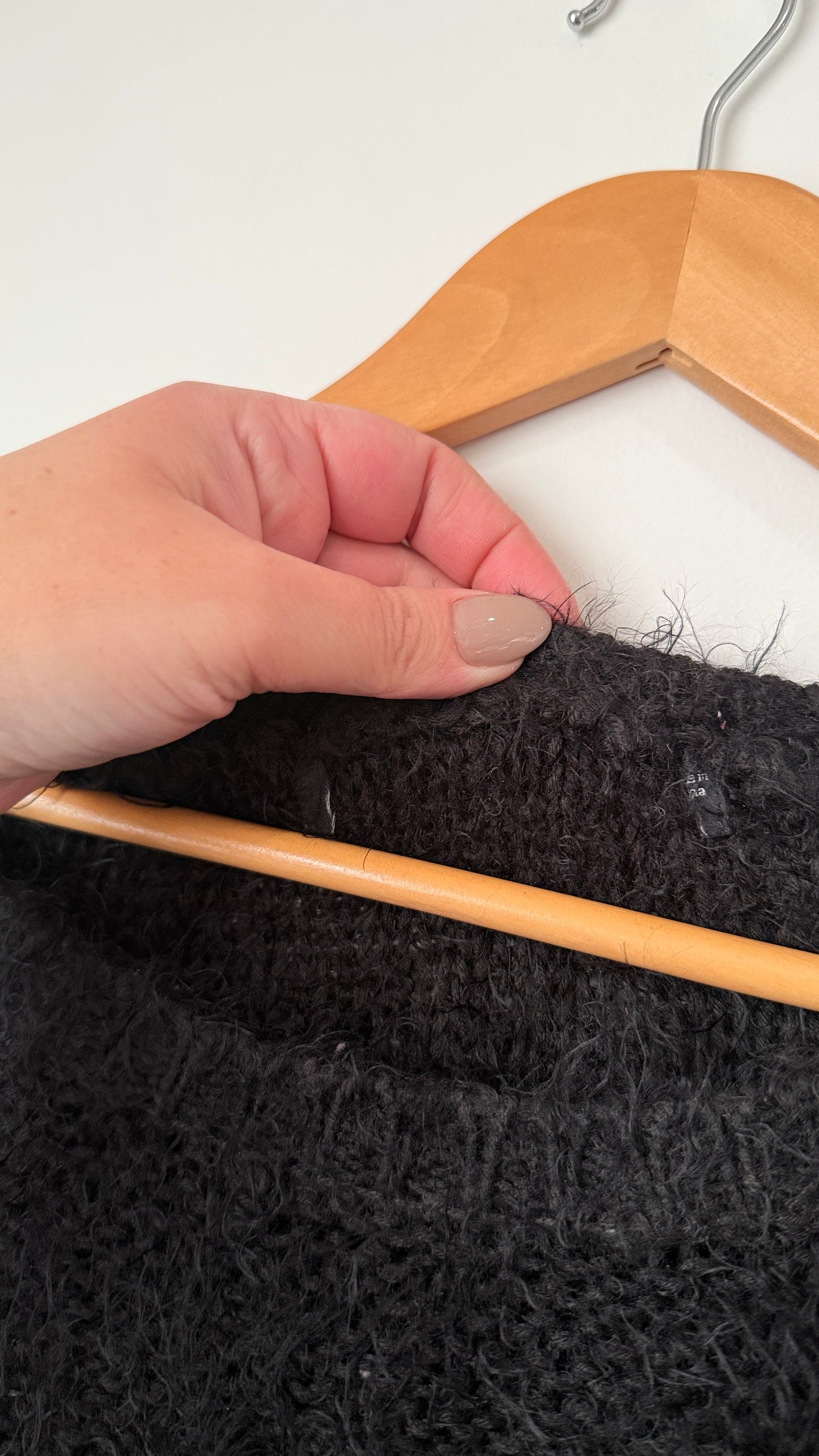 Brand Unknown Size U/Arm to U/Arm 50cm Fuzzy Eyelash Knit Sweater