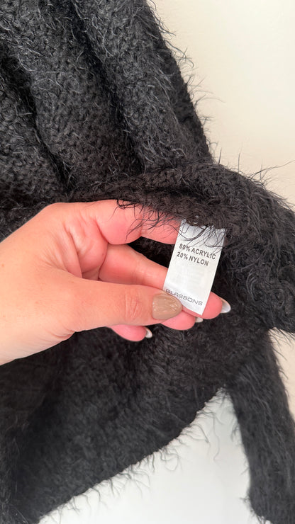 Brand Unknown Size U/Arm to U/Arm 50cm Fuzzy Eyelash Knit Sweater