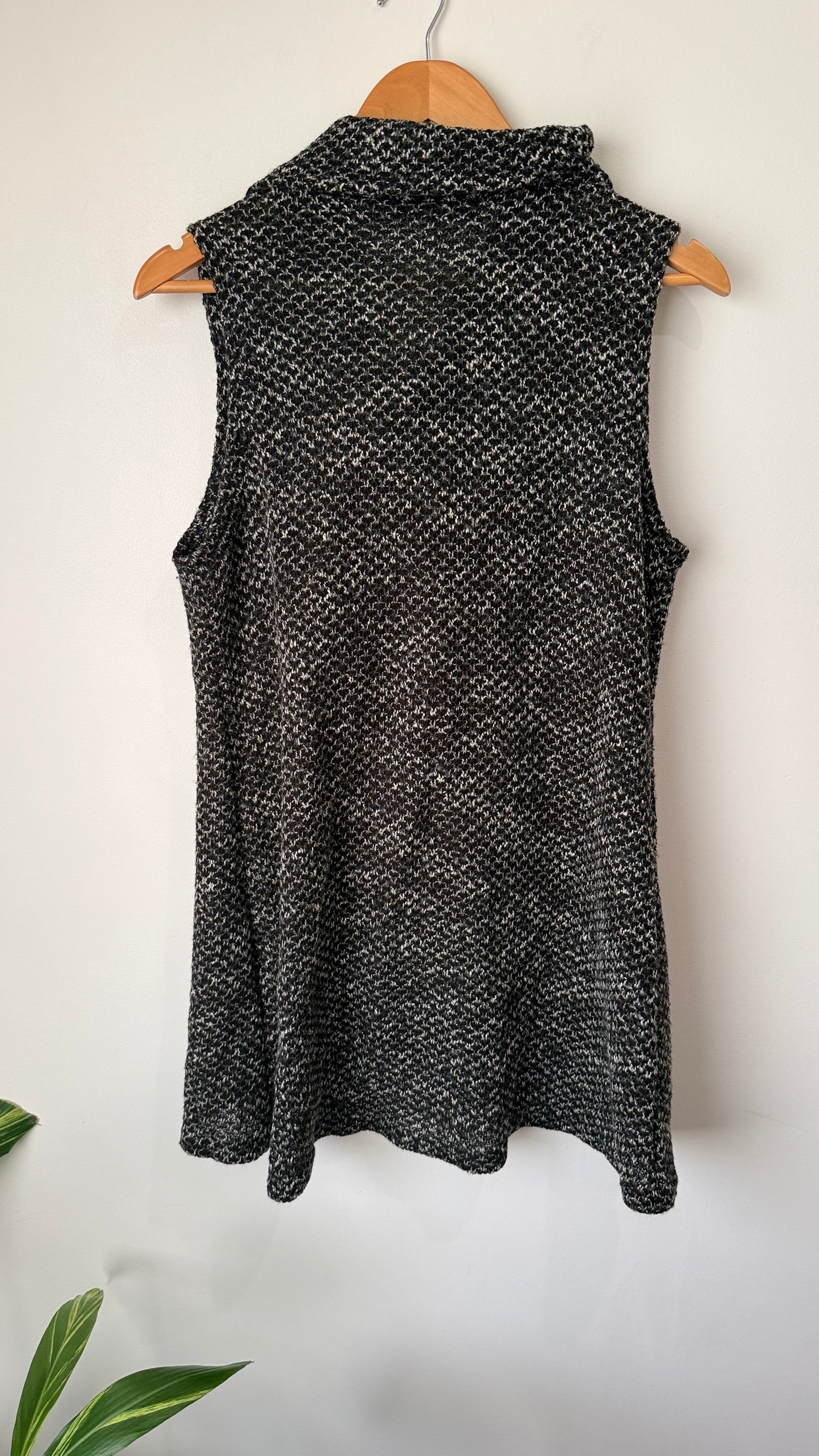 Whispers Size L Cowl Neck Sleeveless Knit Top