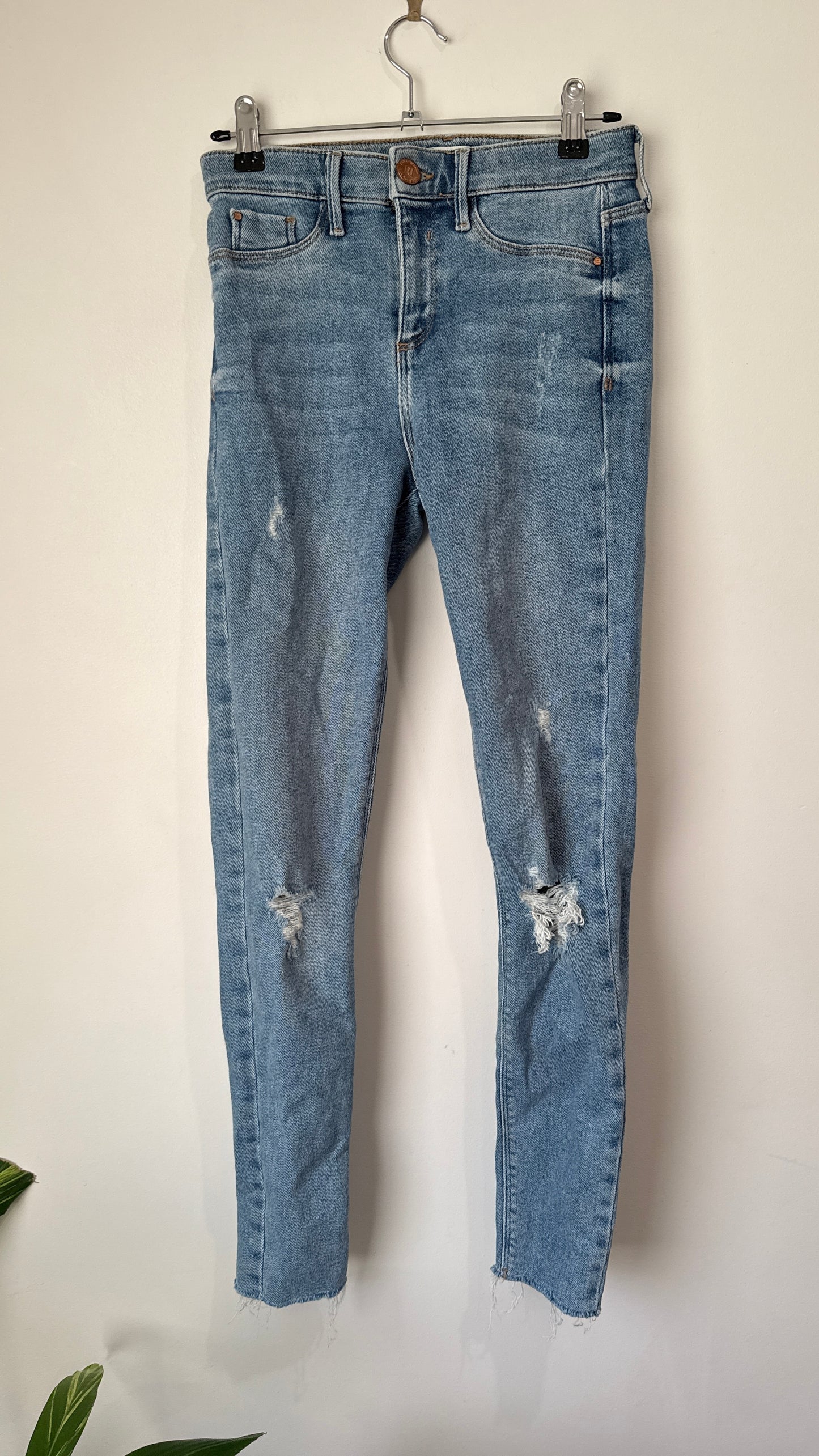River Island Size UK 8R Distressed Skinny Jeans