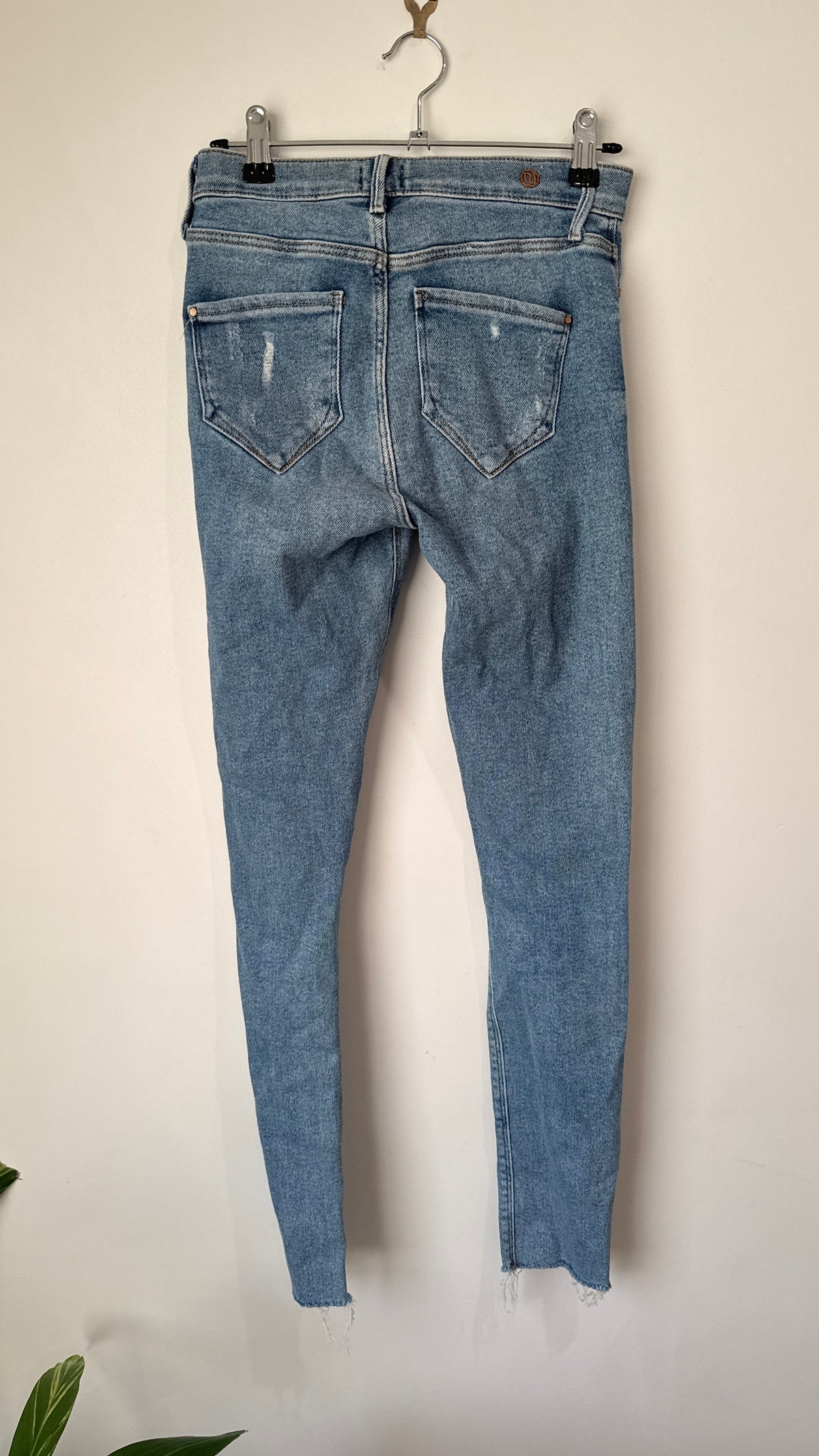 River Island Size UK 8R Distressed Skinny Jeans