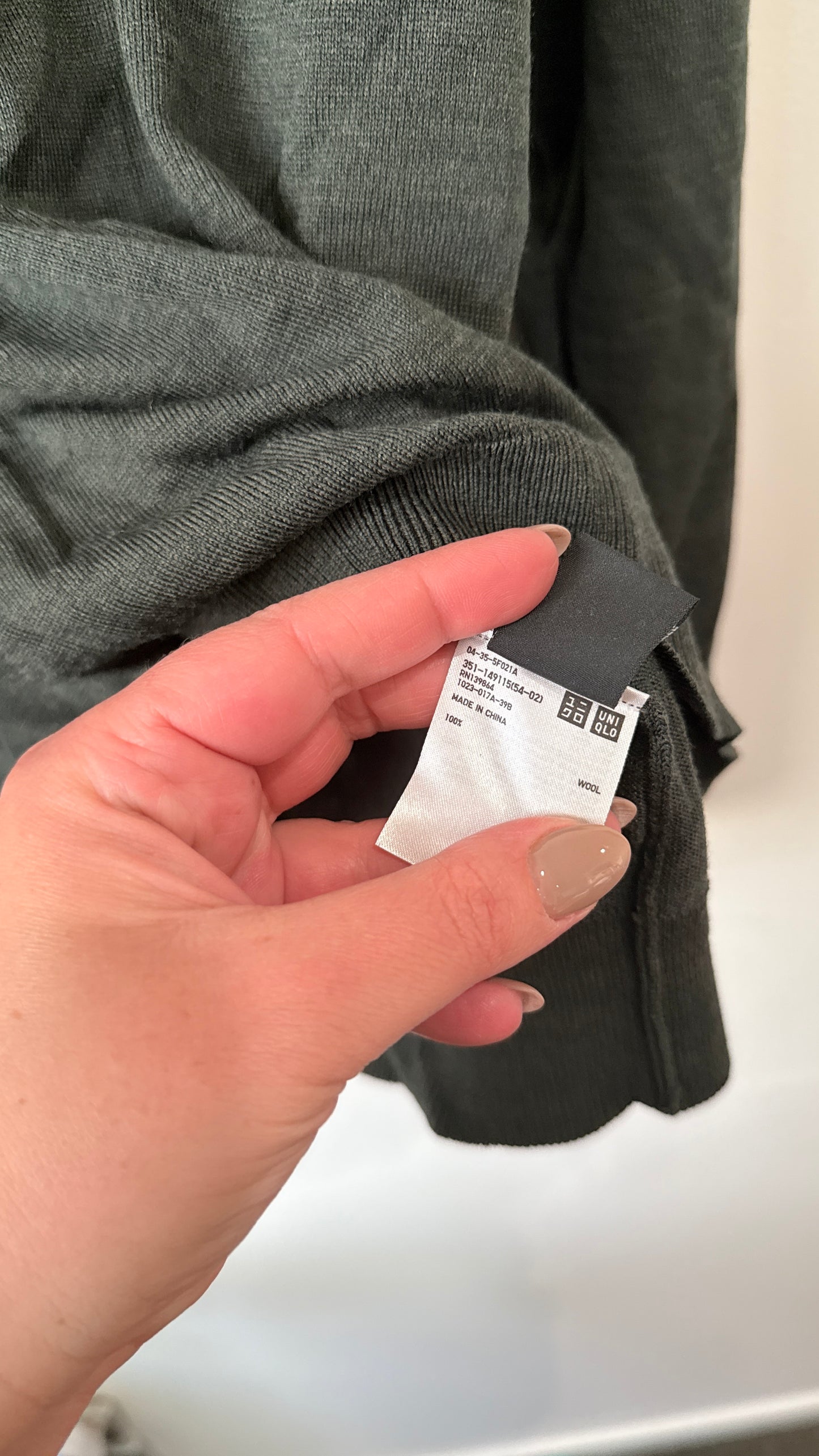 Uniqlo Size M Pure Wool Crew Neck Sweater