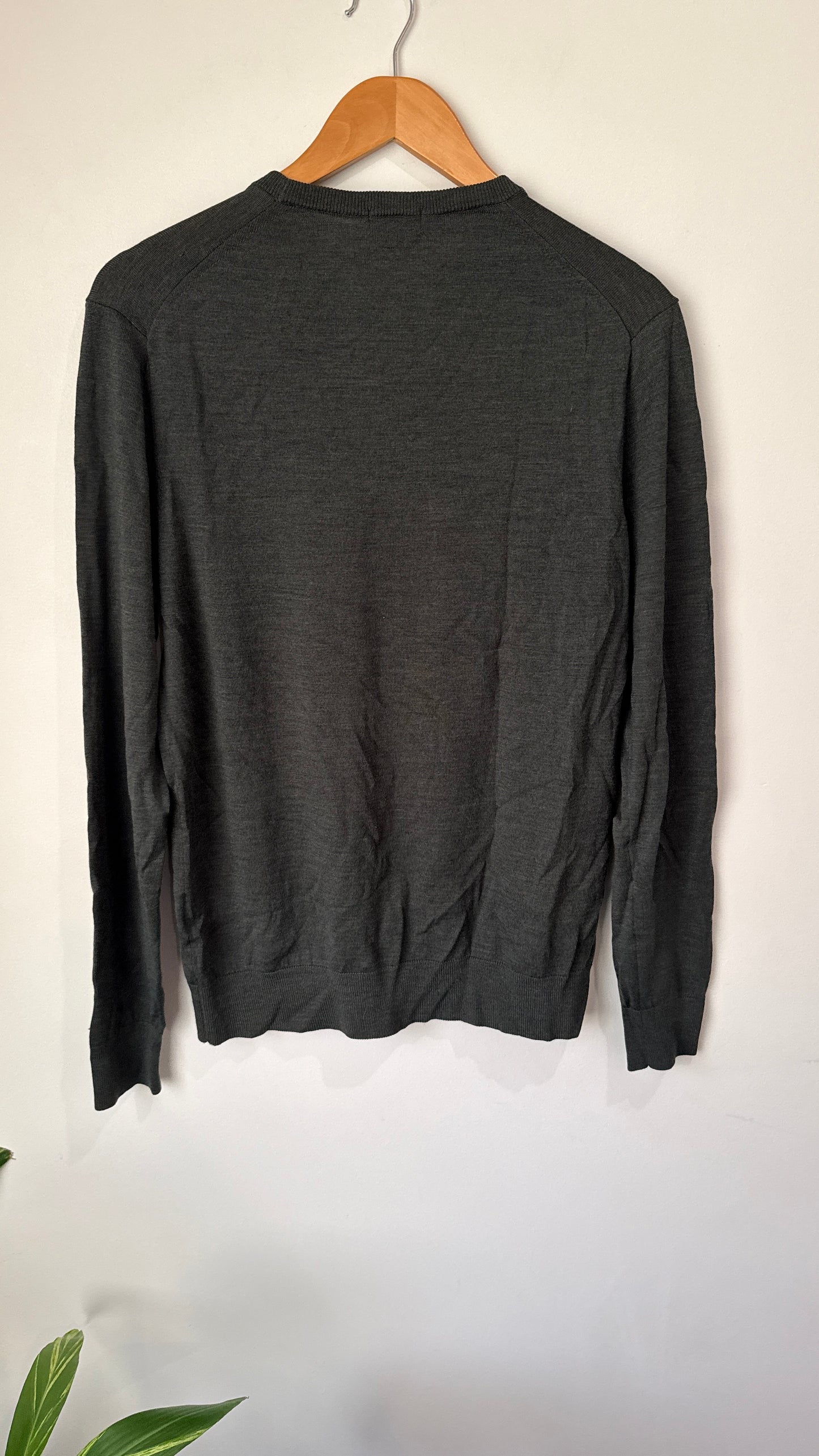 Uniqlo Size M Pure Wool Crew Neck Sweater