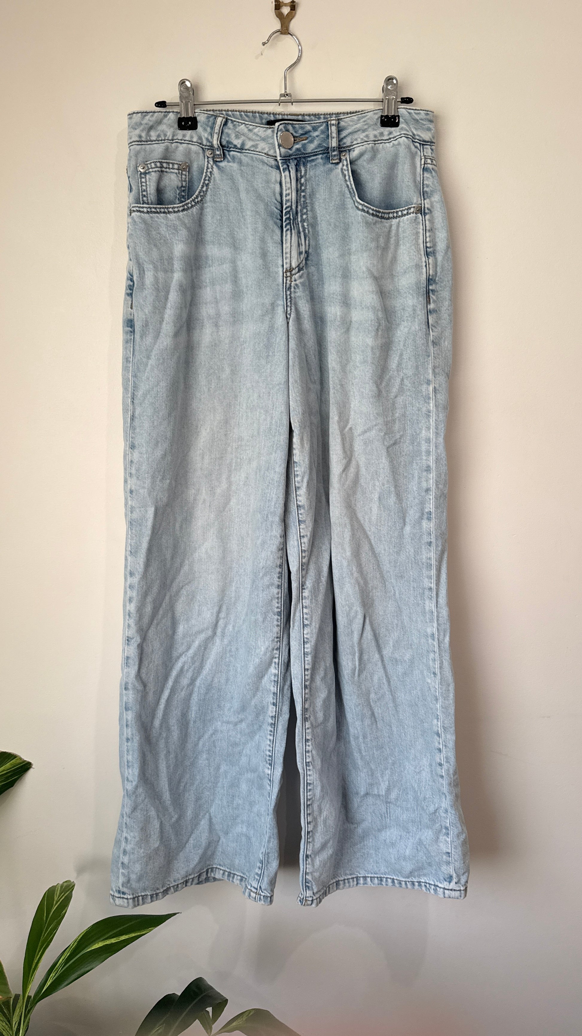 Decjuba Size AU 8 Light Wash Wide Leg Jeans