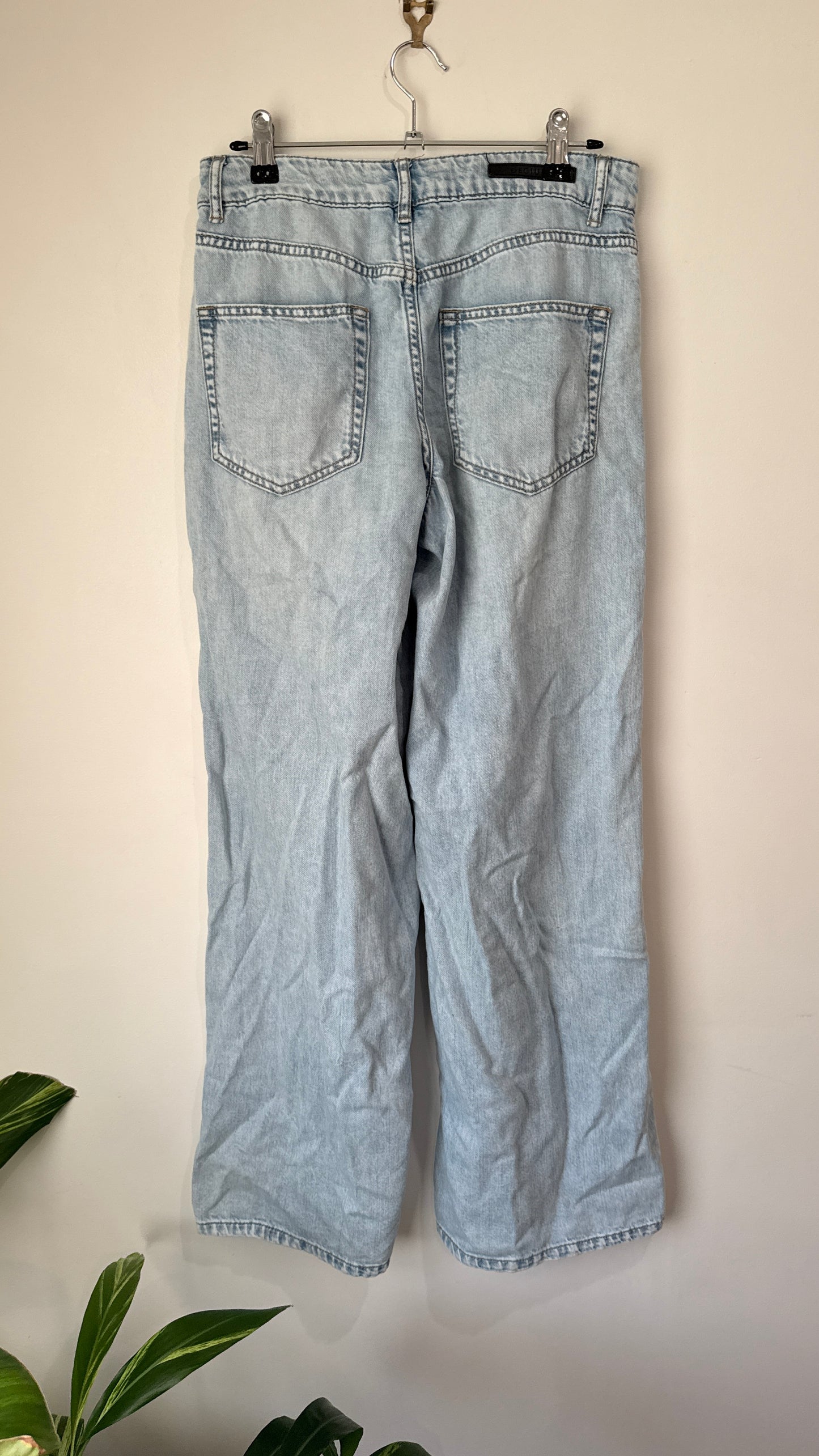 Decjuba Size AU 8 Light Wash Wide Leg Jeans