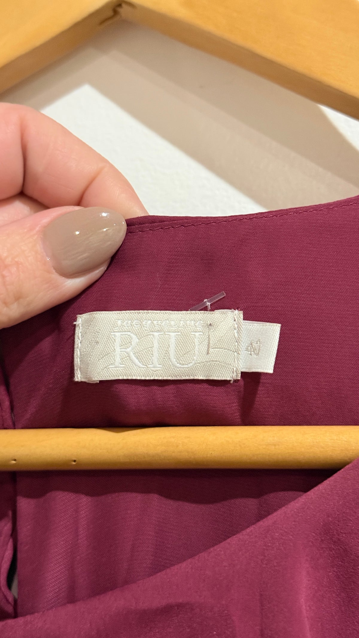 RIU Size 40 Burgundy Ruffle Detail Dress