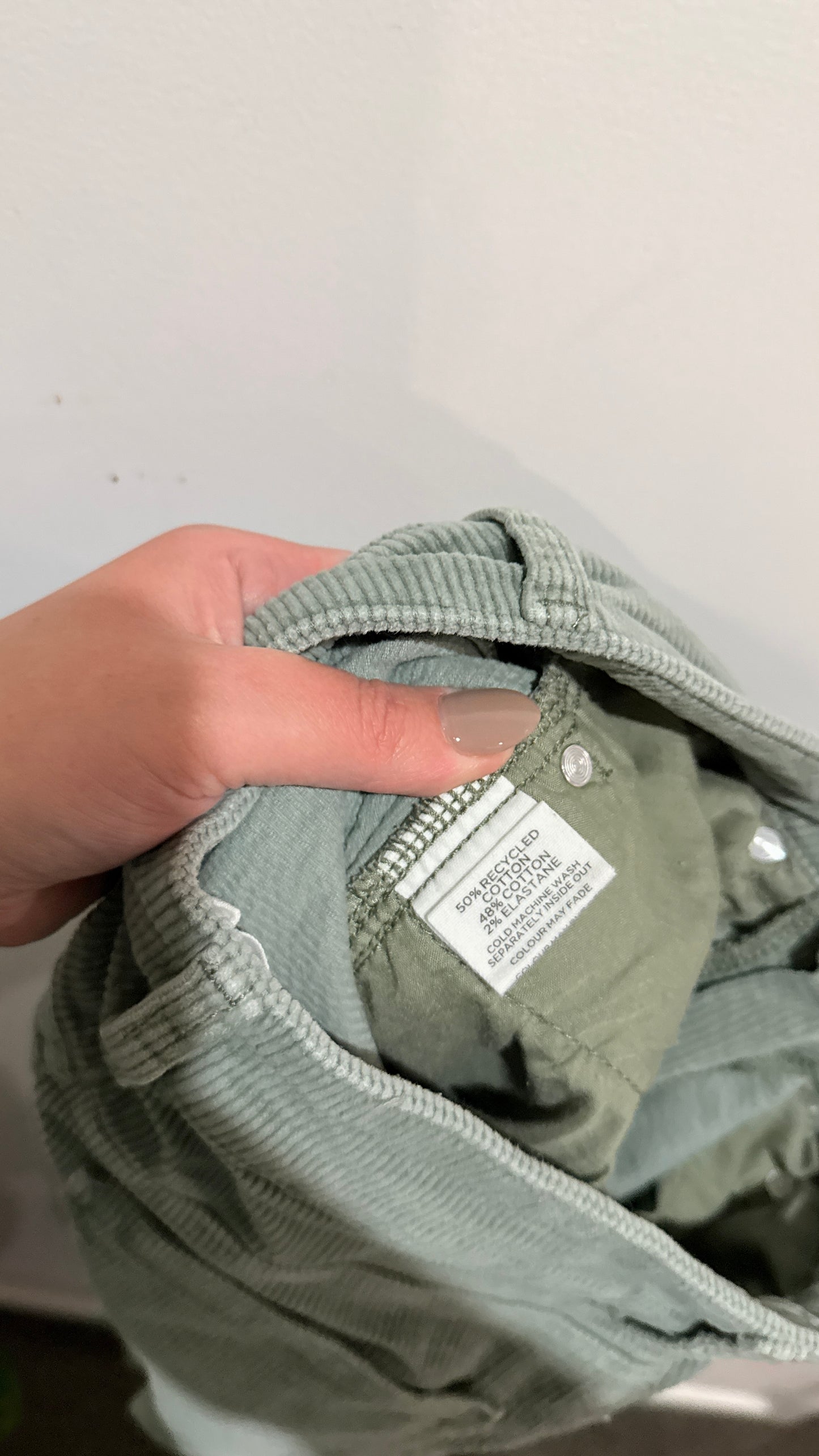 50% Recycled Cotton
48% Cotton
2% Elastane