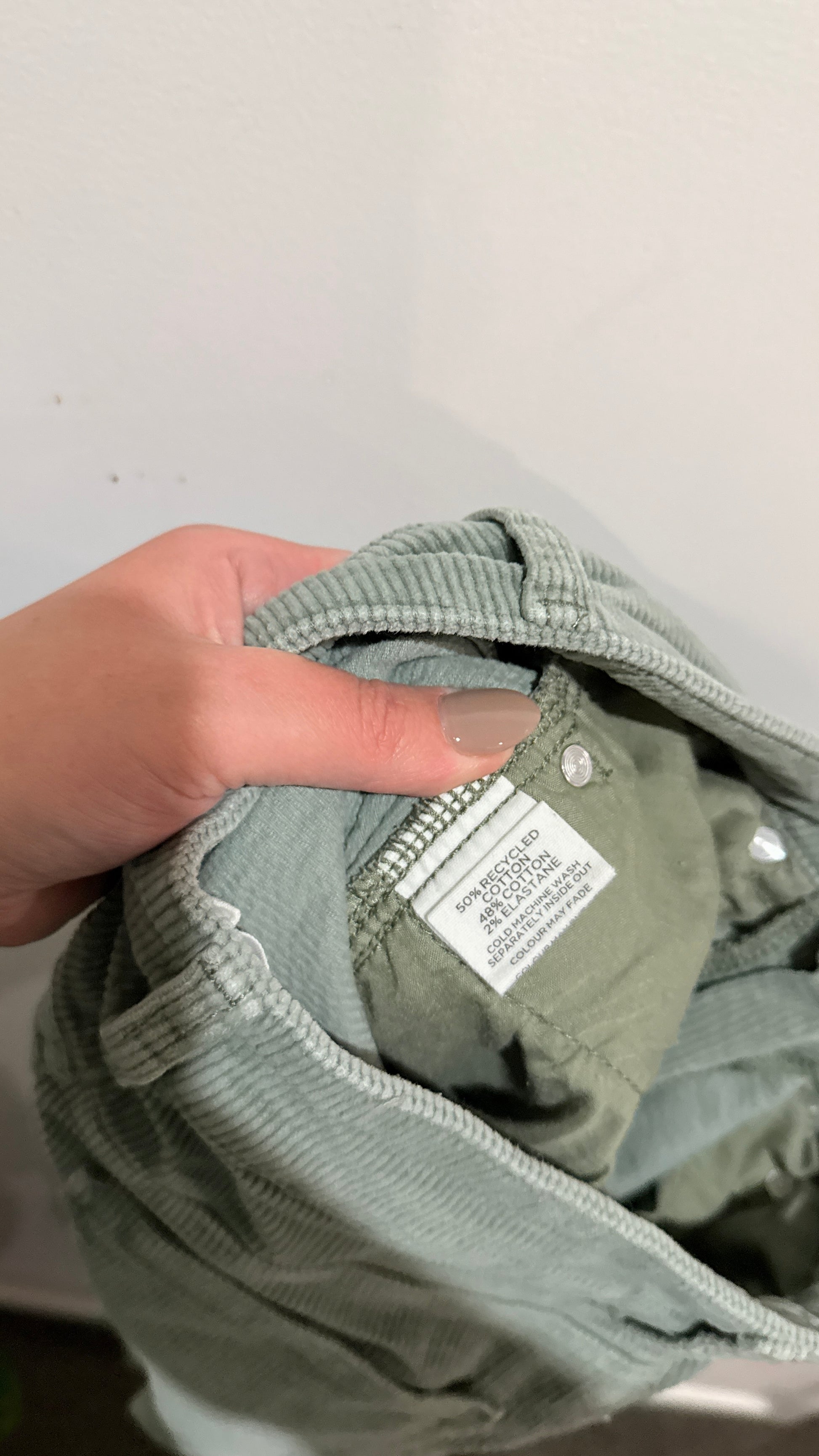 50% Recycled Cotton
48% Cotton
2% Elastane