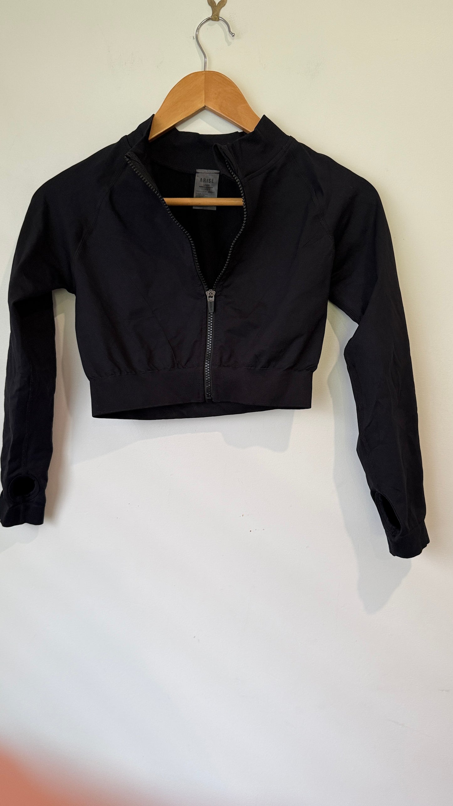 Echt Arise League Black Zip Crop Long Sleeve - Size L (but smaller fit)