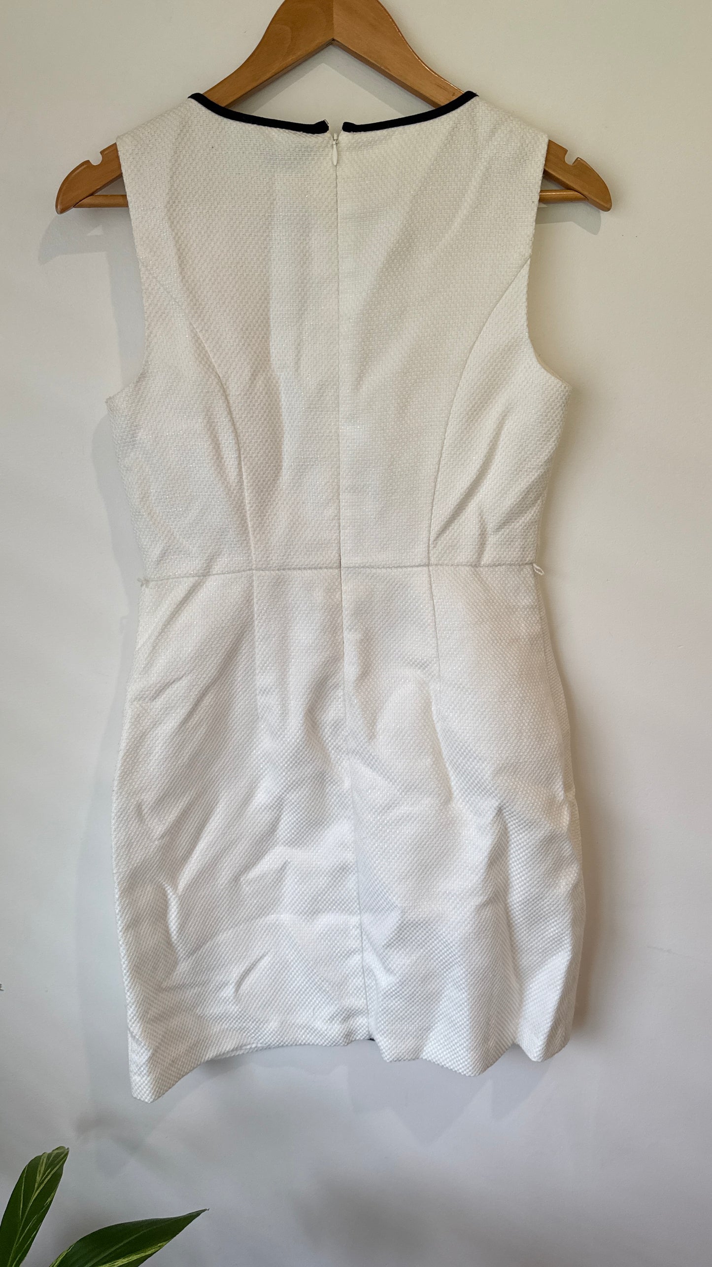 Portmans White Textured Navy Trim Shift Dress - Size 10