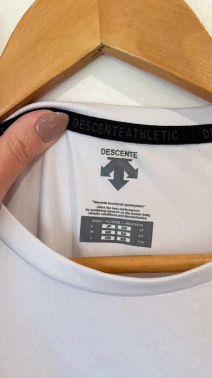 Descente Size M White Athletic T-Shirt