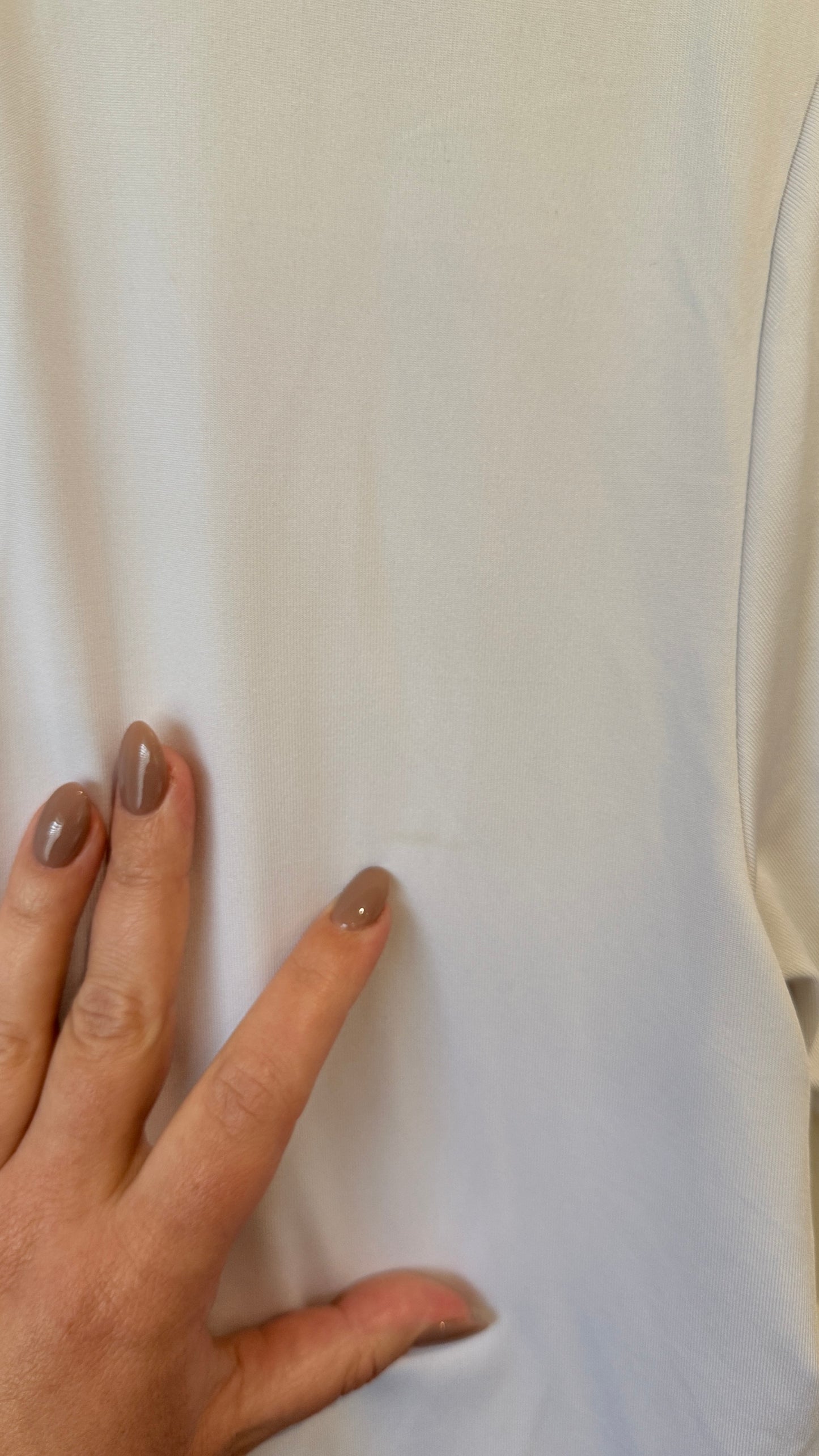 Descente Size M White Athletic T-Shirt