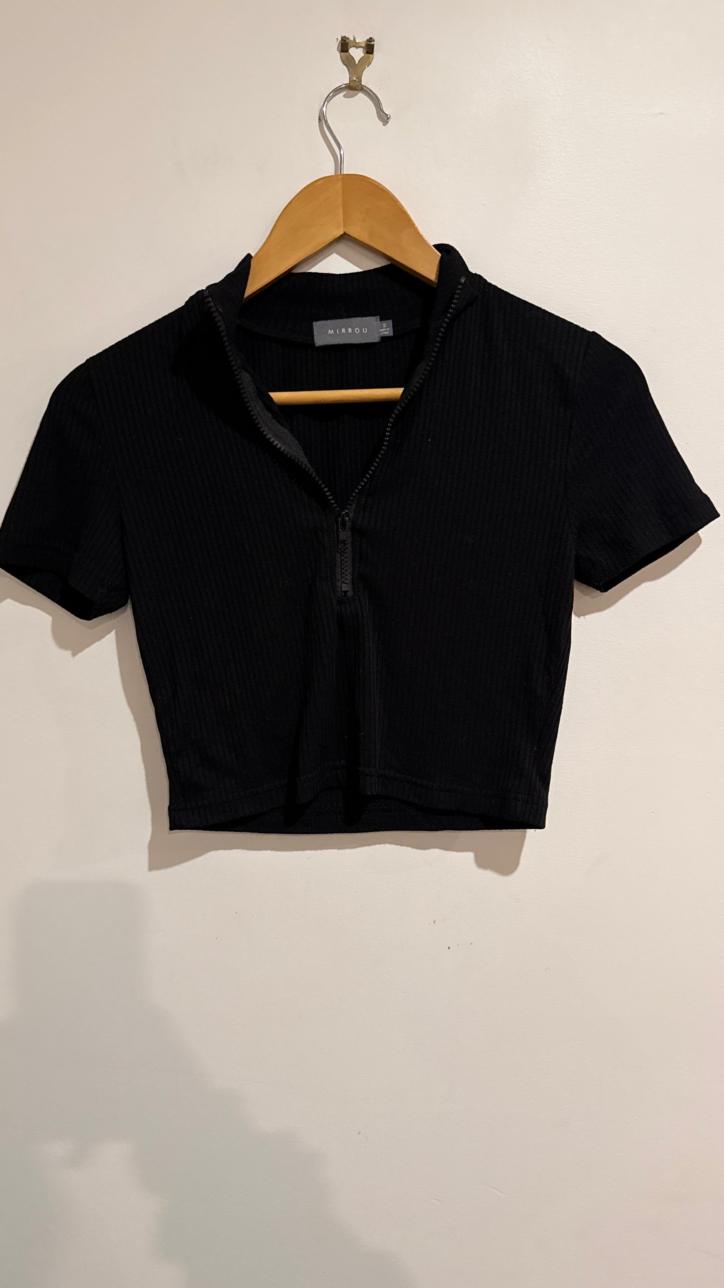 Mirrou Size S Half Zip Ribbed Crop Top