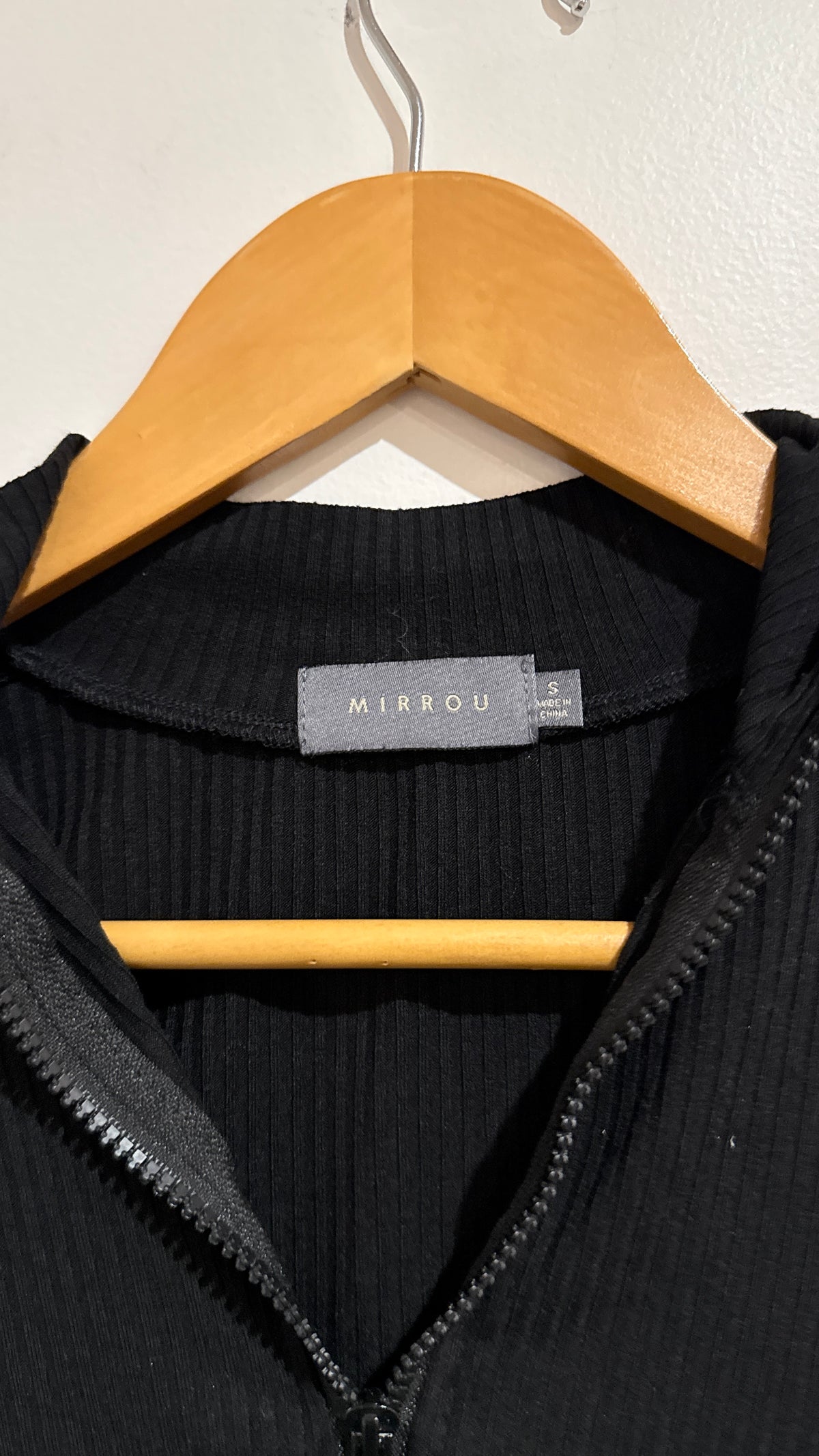 Mirrou Size S Half Zip Ribbed Crop Top