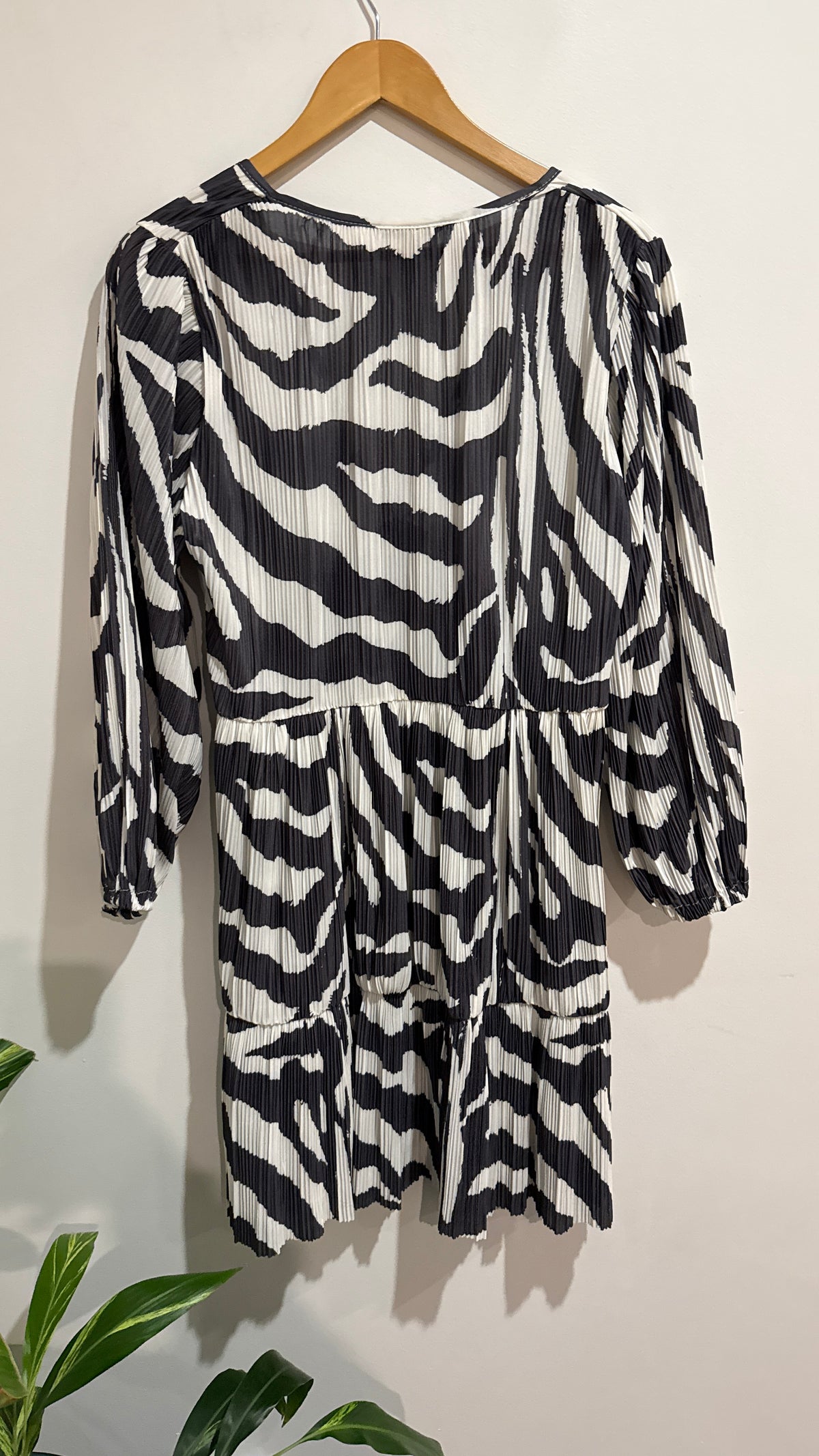 H&M Size L Zebra Print Pleated Dress