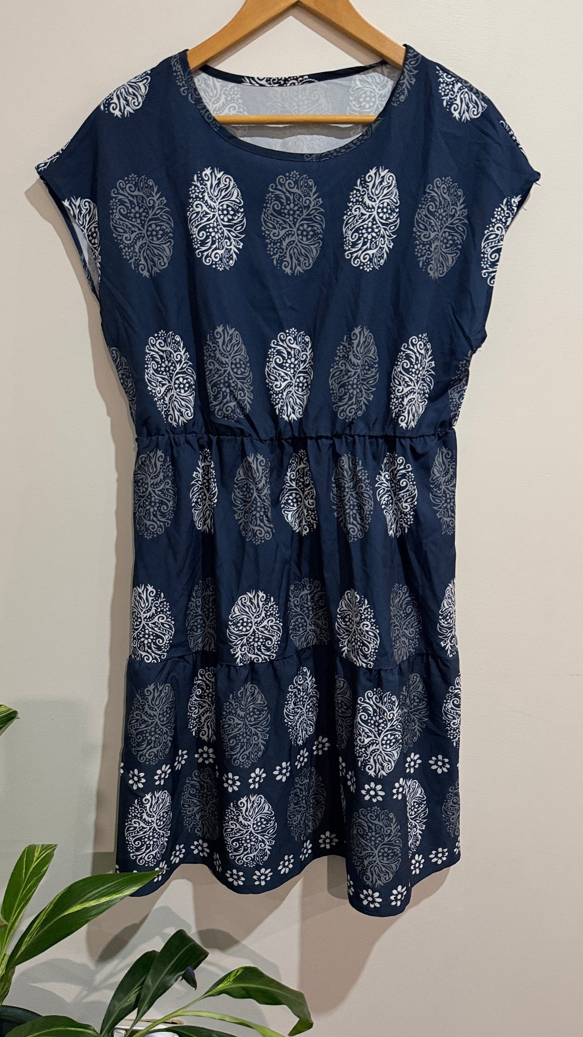 Emery Rose Size M Navy Paisley Print Dress