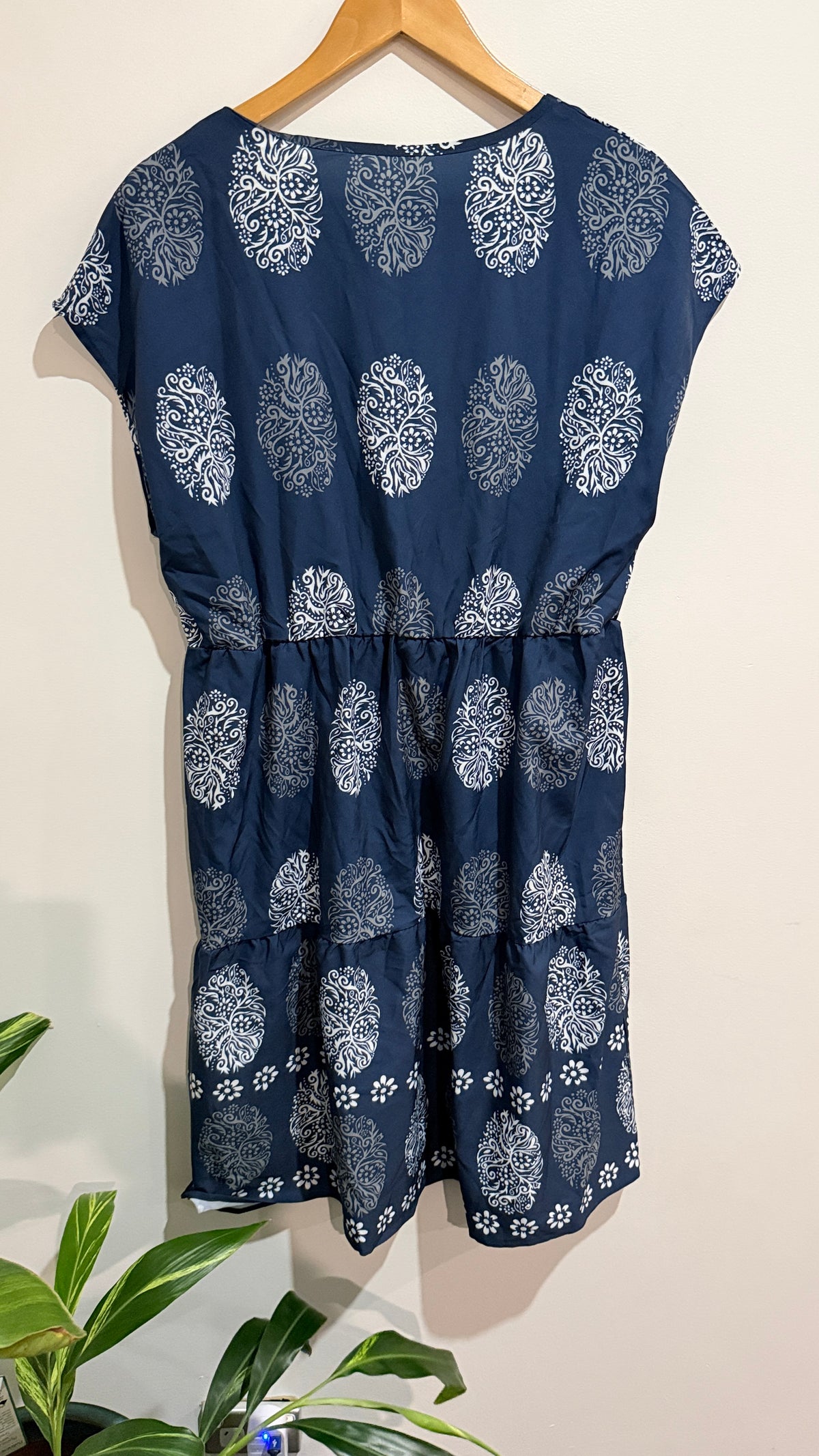 Emery Rose Size M Navy Paisley Print Dress